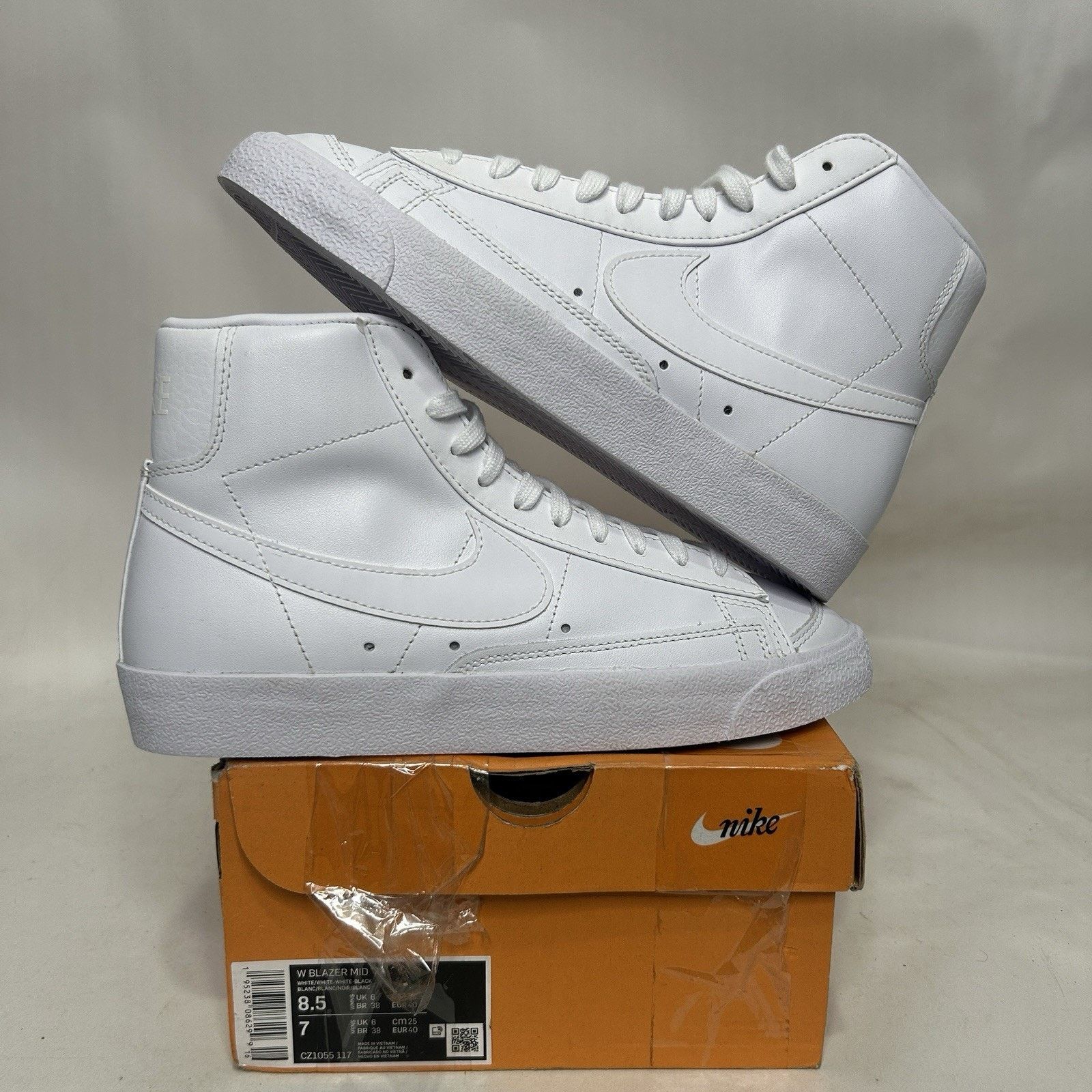 Nike Nike Blazer '77 Vintage Mid WMNS “Triple White” Size US 8.5 / IT 38.5 - 1 Thumbnail