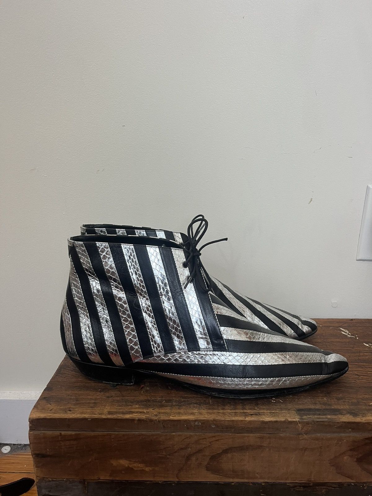 SAINT LAURENT PARIS スウェット スワロフスキー スパンコール スパンコール Saint Laurent(サンローラン) - 海外通販のBUYMA