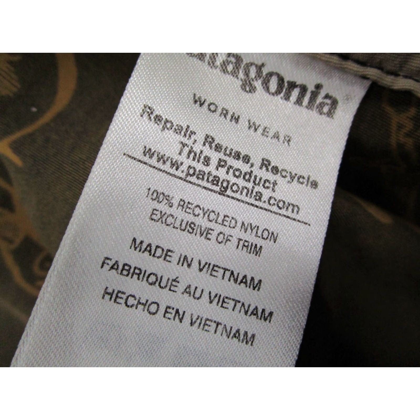 Patagonia Patagonia Shorts Mens 34 Black Wavefarer AOP Go Solar Trunks Beach Swim Size US 34 / EU 50 - 5 Thumbnail