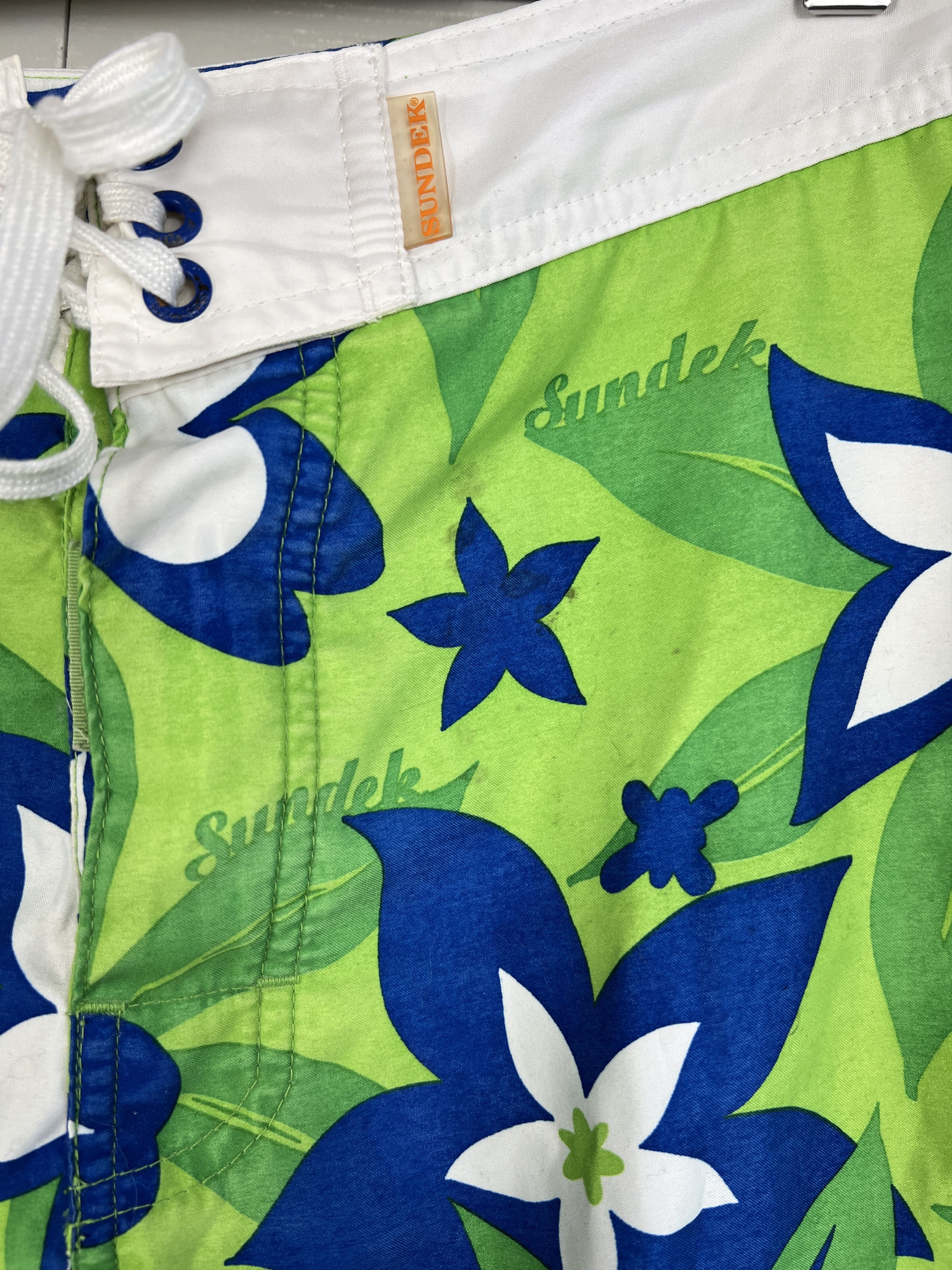 Sundek SUNDEK 34 BEATCH BOARD SHORTS FLOWERS Size US 34 / EU 50 - 5 Thumbnail