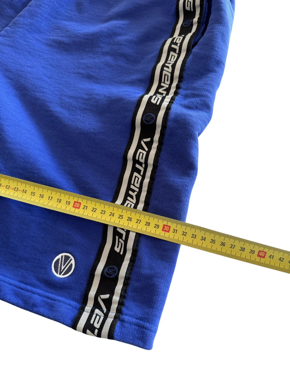 Vetements *RARE* VETEMENTS GVASALIA TAPE LOGO V SHORT SWEATPANTS Size US 34 / EU 50 - 11 Thumbnail