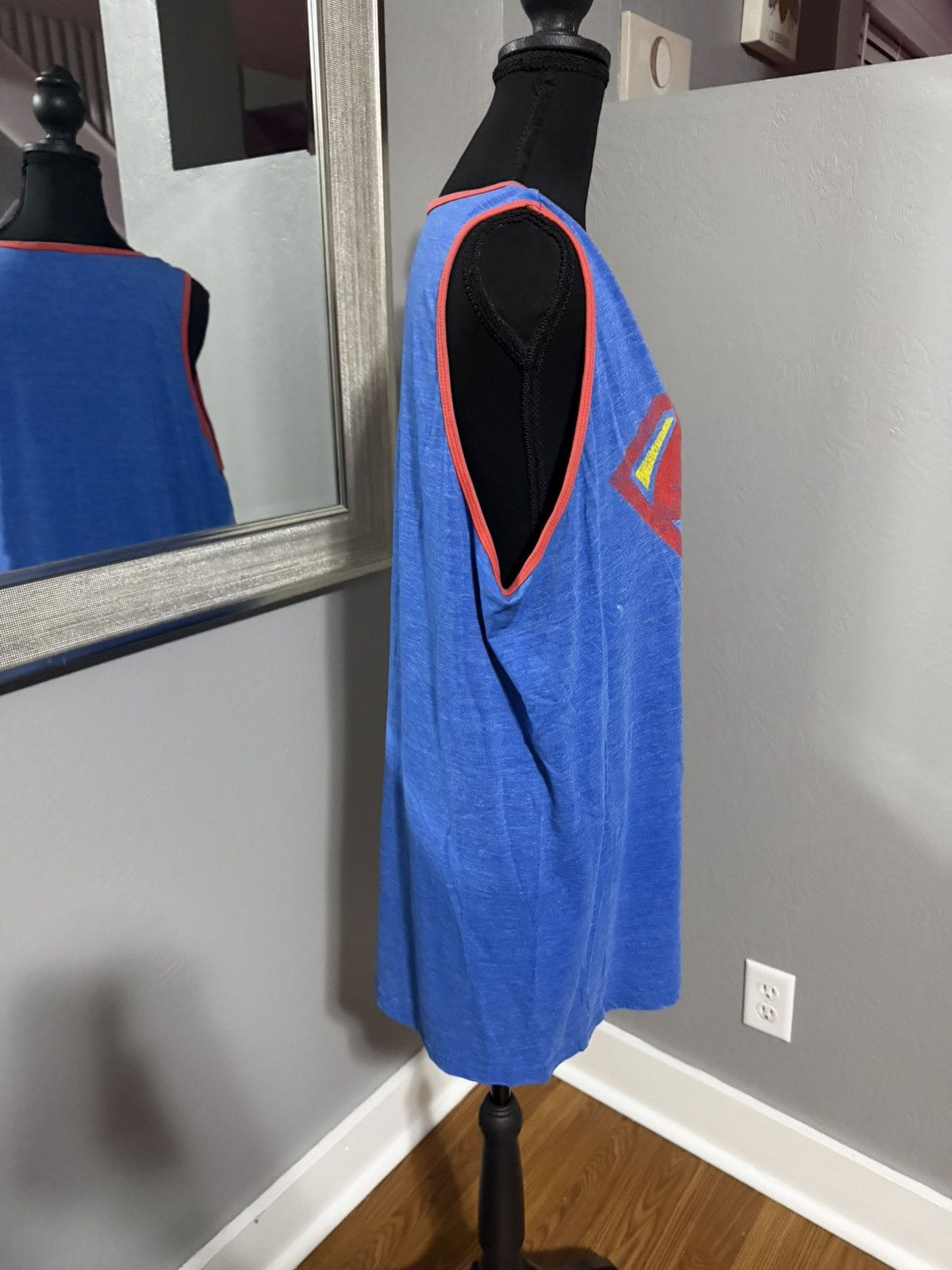 DC Comics DC Comics Superman logo tank top blue size XL. Size US XL / EU 56 / 4 - 7 Thumbnail