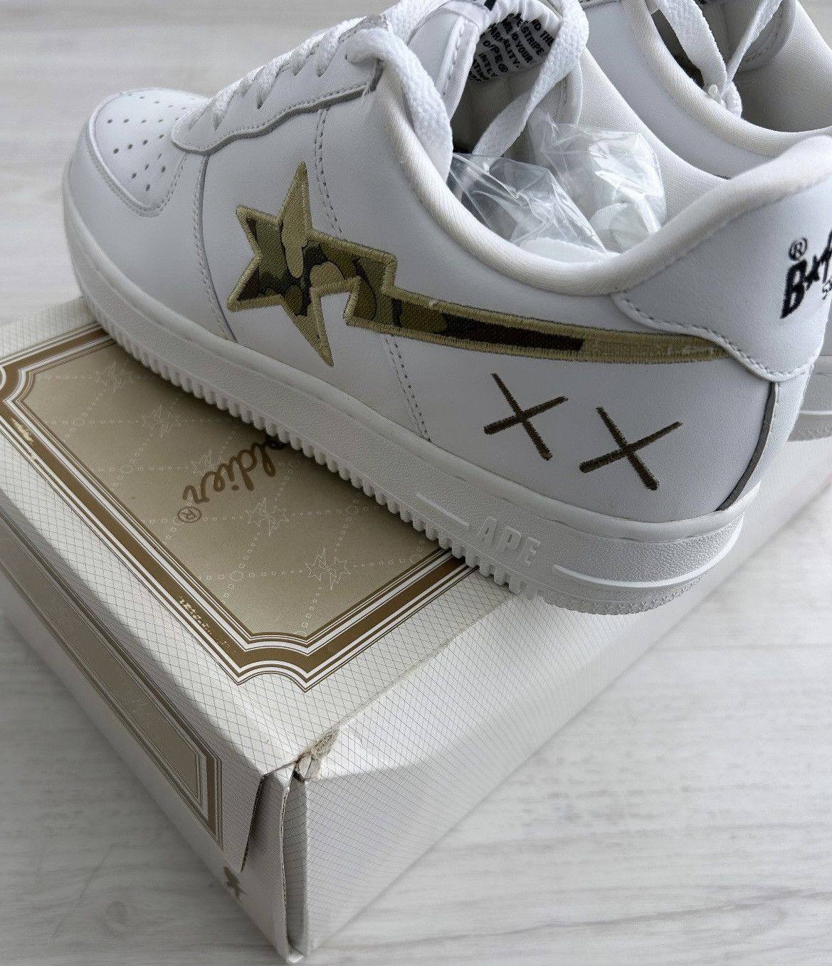 Bape × Kaws VERY RARE OG 2005 A BATHING APE X KAWS CLOUD BAPESTA Size US 10 / EU 43 - 4 Thumbnail