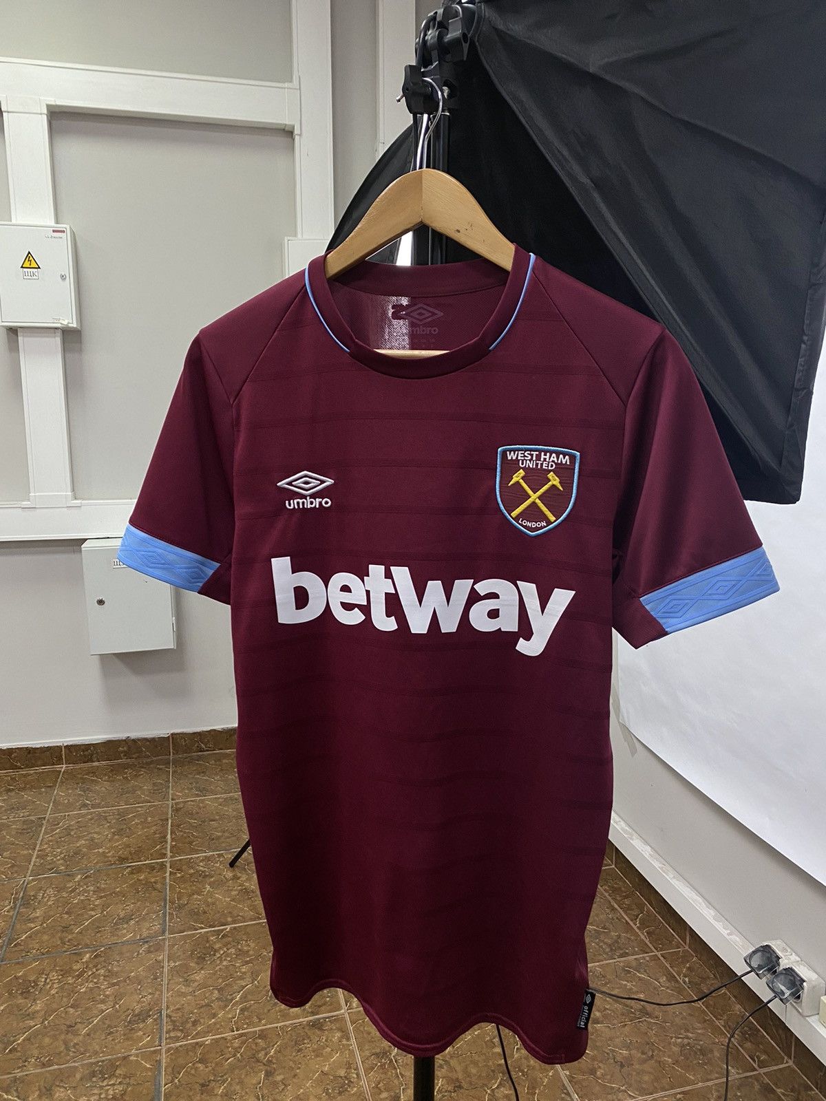 Umbro Vintage West Ham 2020/21 Umbro Soccer Jersey Rare Retro Hype Size US S / EU 44-46 / 1 - 1 Thumbnail