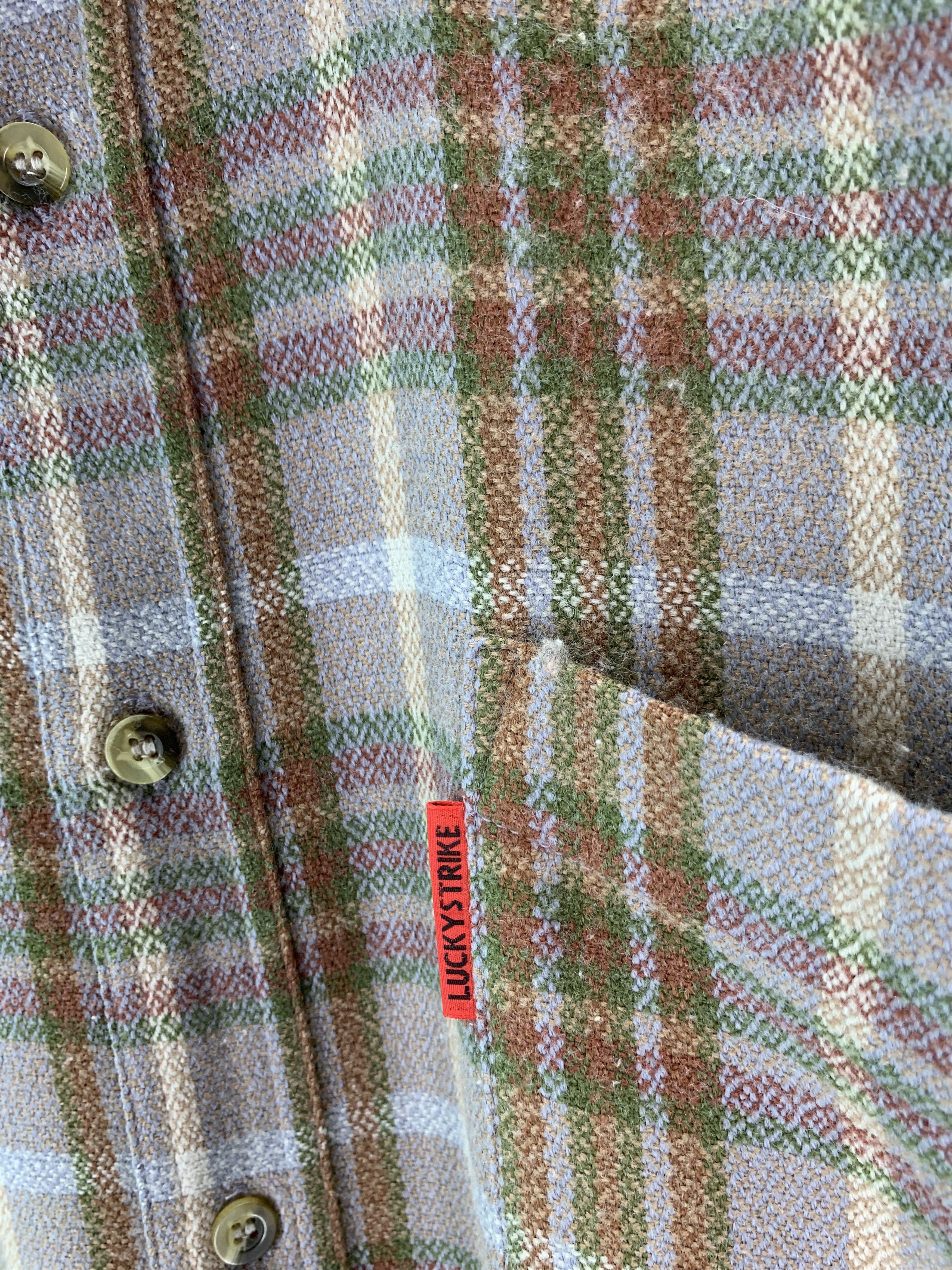 Vintage Vintage Lucky Strike Shirt Button Size US M / EU 48-50 / 2 - 4 Thumbnail