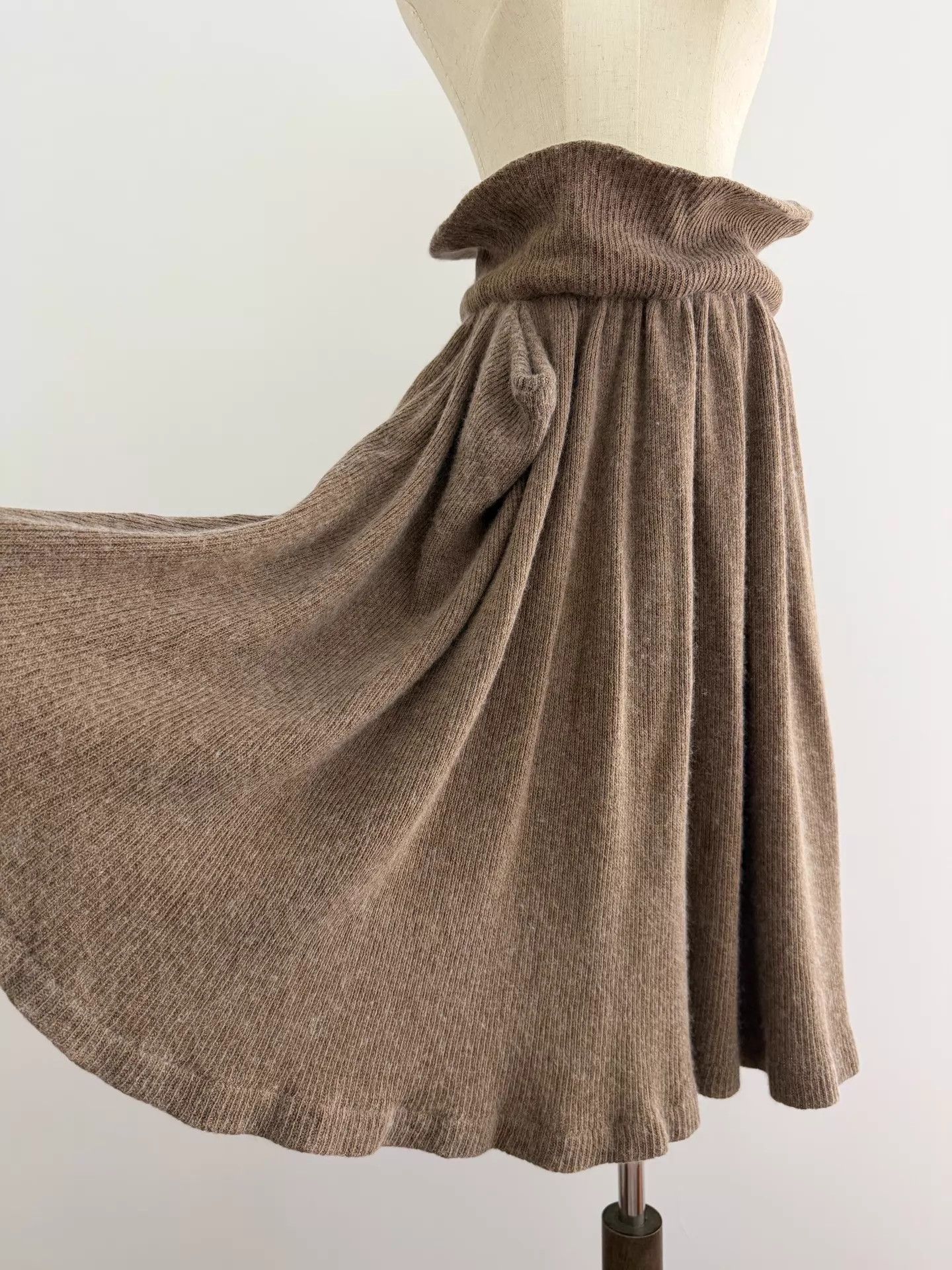 Y's Y's by Yohji Yamamoto Camel Waist-Cuff Knit Skirt Size 28" / US 6 / IT 42 - 2 Thumbnail