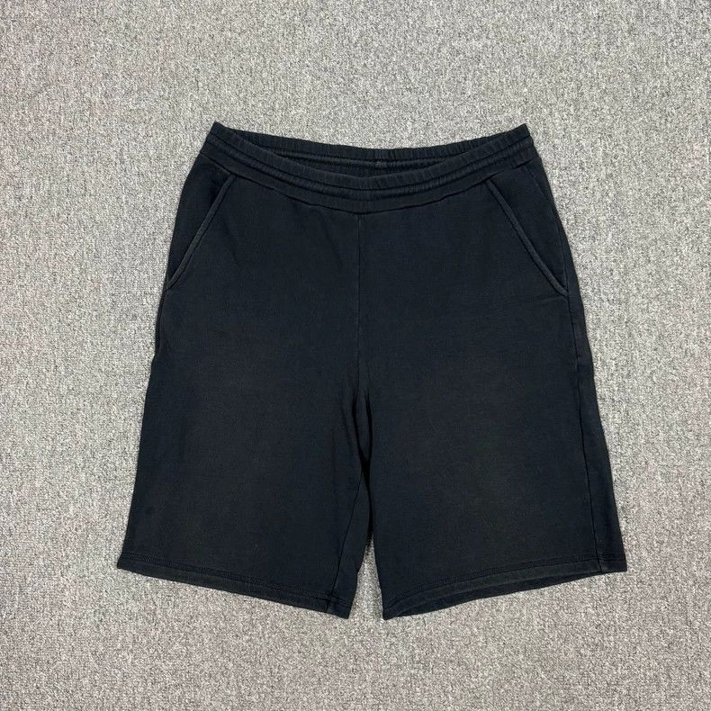 Prada Prada Back Logo Shorts L - dmc Size US 36 / EU 52 - 1 Thumbnail
