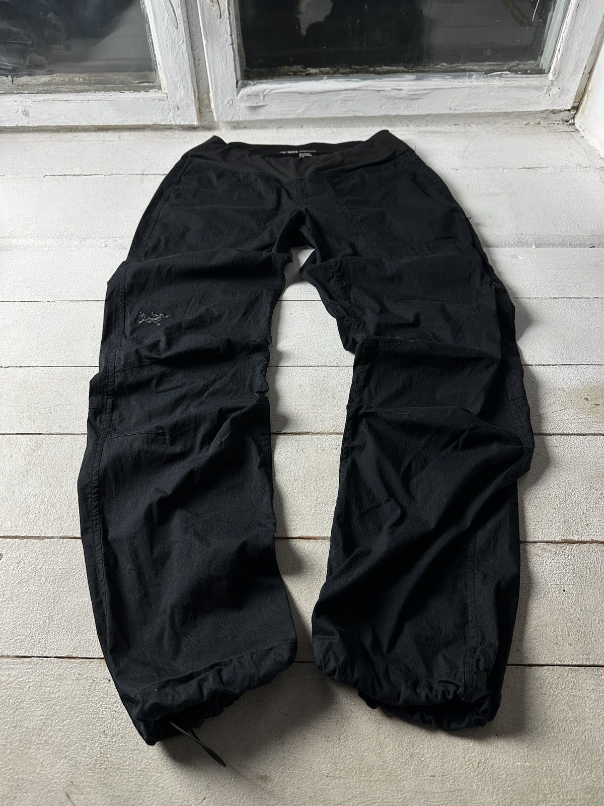 Arc'teryx 🚨 RARE ARC’TERYX BLACK CARGO MULTIPOCKET TRACKING Size 27" / US 4 / IT 40 - 1 Thumbnail