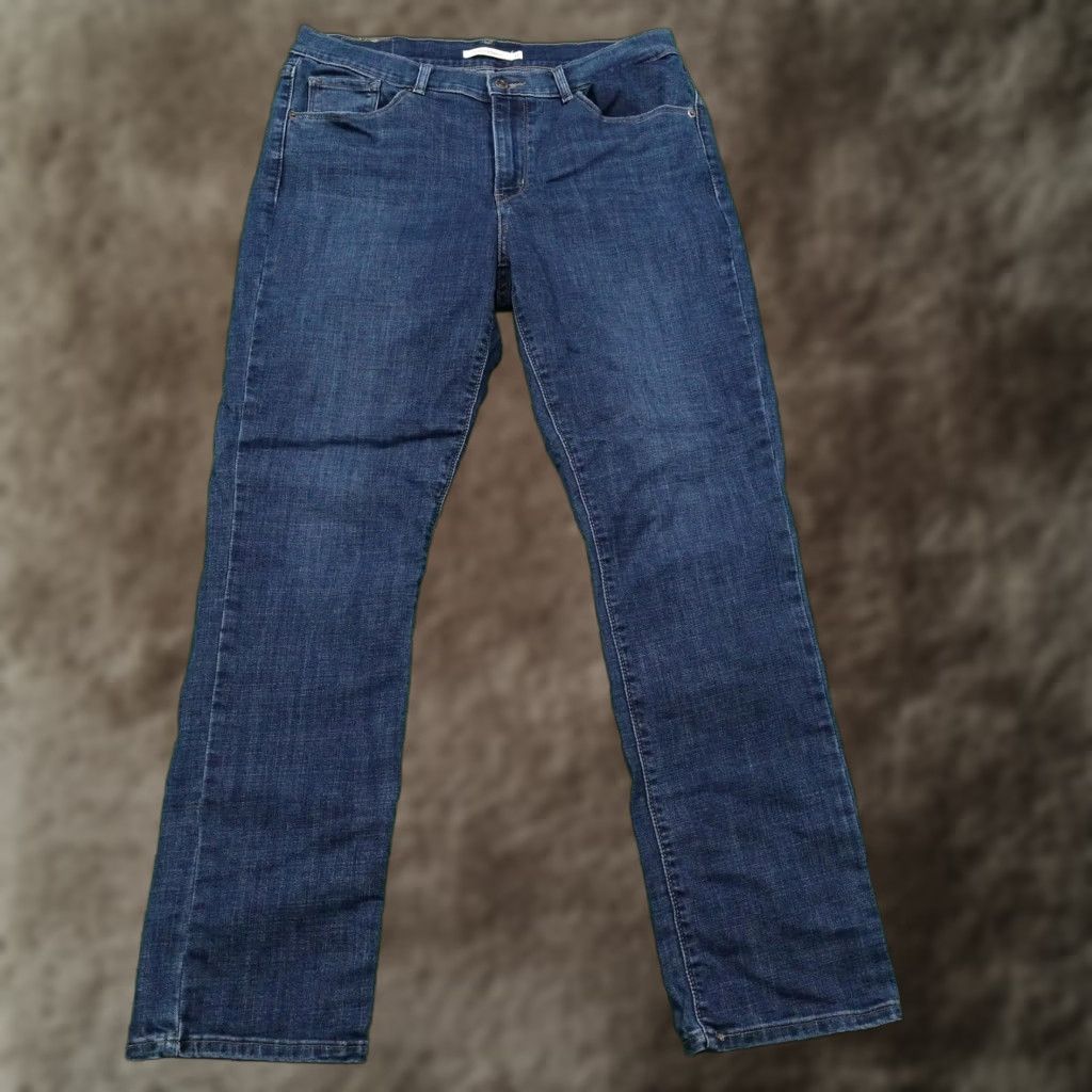 Levi's LEVI'S Vintage Women's Jeans 12 Blue Classic Straight Dark Wash Denim W31 L30 Size 34" / US 12 / IT 48 - 1 Thumbnail