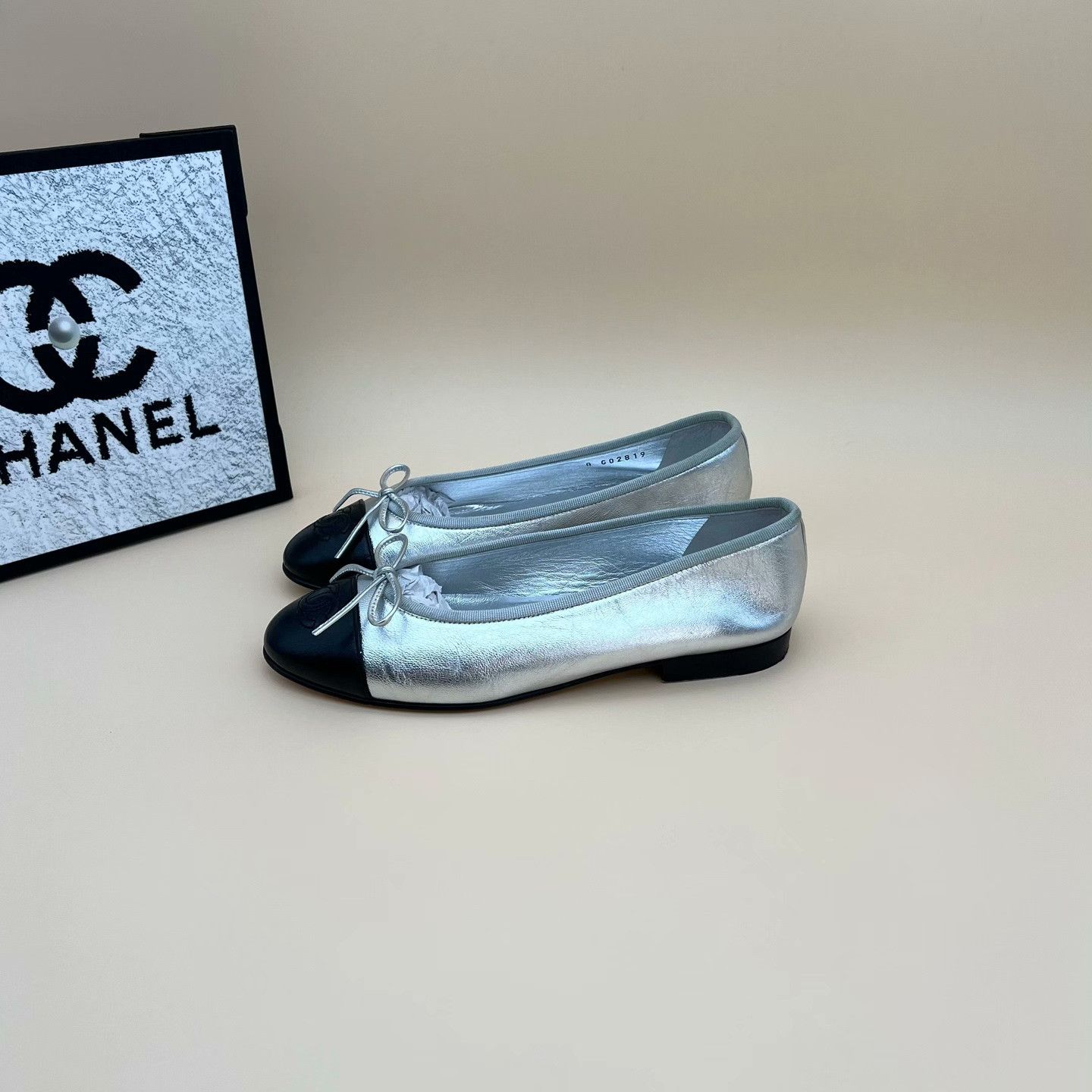 Chanel Chanel Casual Silver Lowtop Sneakers us_6 Women Size US 6 / IT 36 - 1 Thumbnail