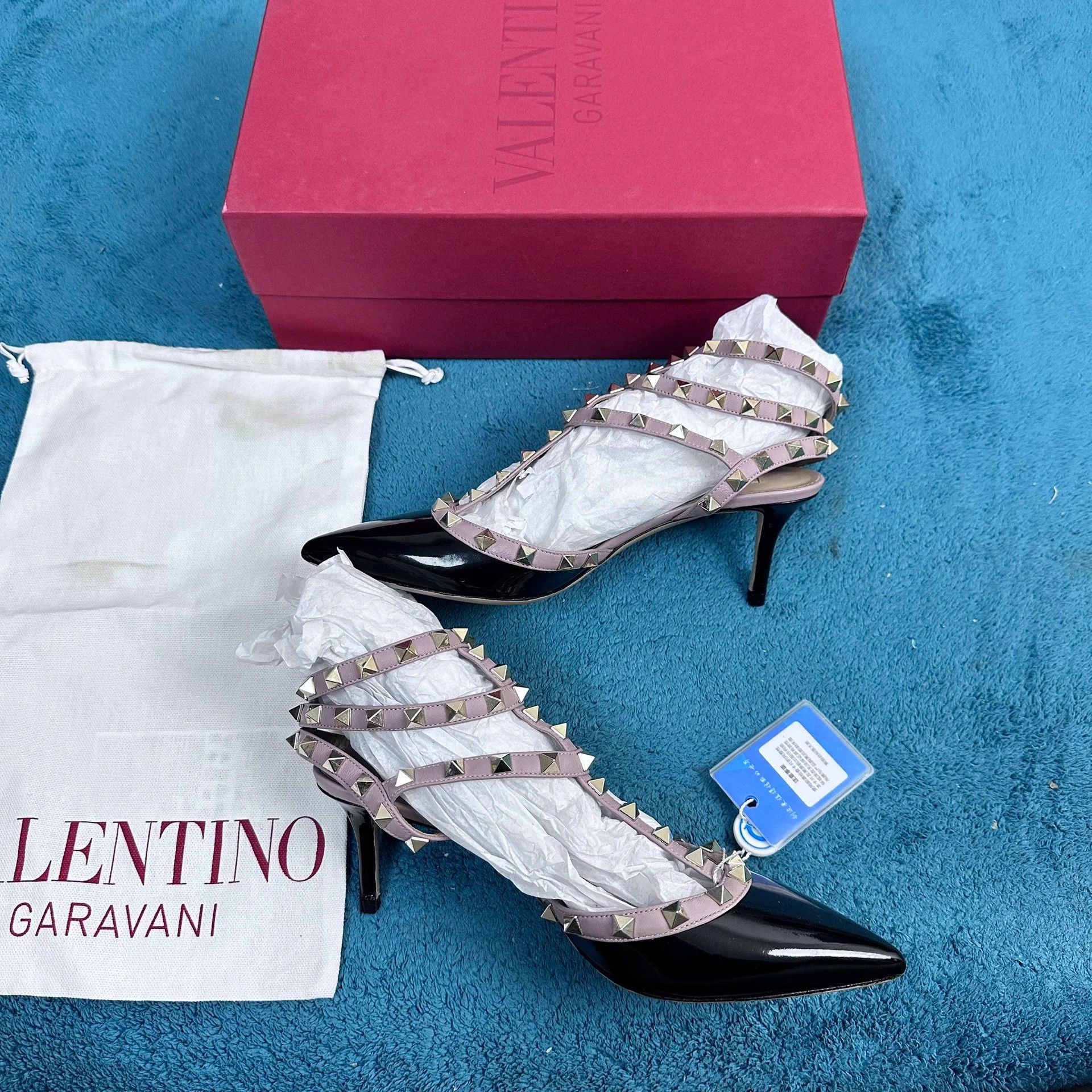 Valentino Valentino Rockstud Patent Pointed 3 Studs Pumps 37.5 Black Size US 6.5 / IT 36.5 - 3 Thumbnail