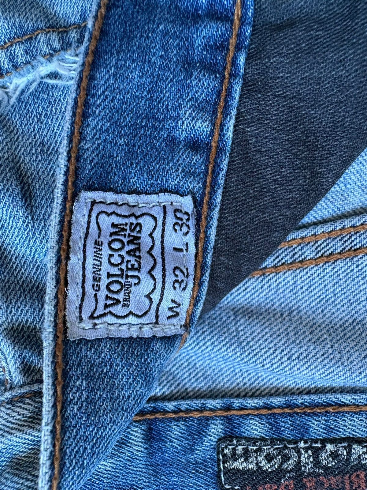 Volcom Vintage Volcom Button Fly Faded Wash Loose Baggy Jeans Size US 31 - 11 Thumbnail