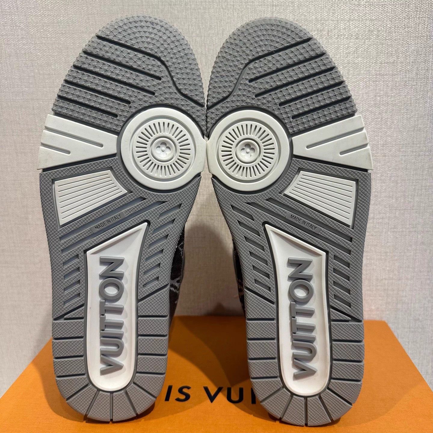 Louis Vuitton lv Trainer gray white denim 41 99 New Size US 8 / EU 41 - 6 Thumbnail