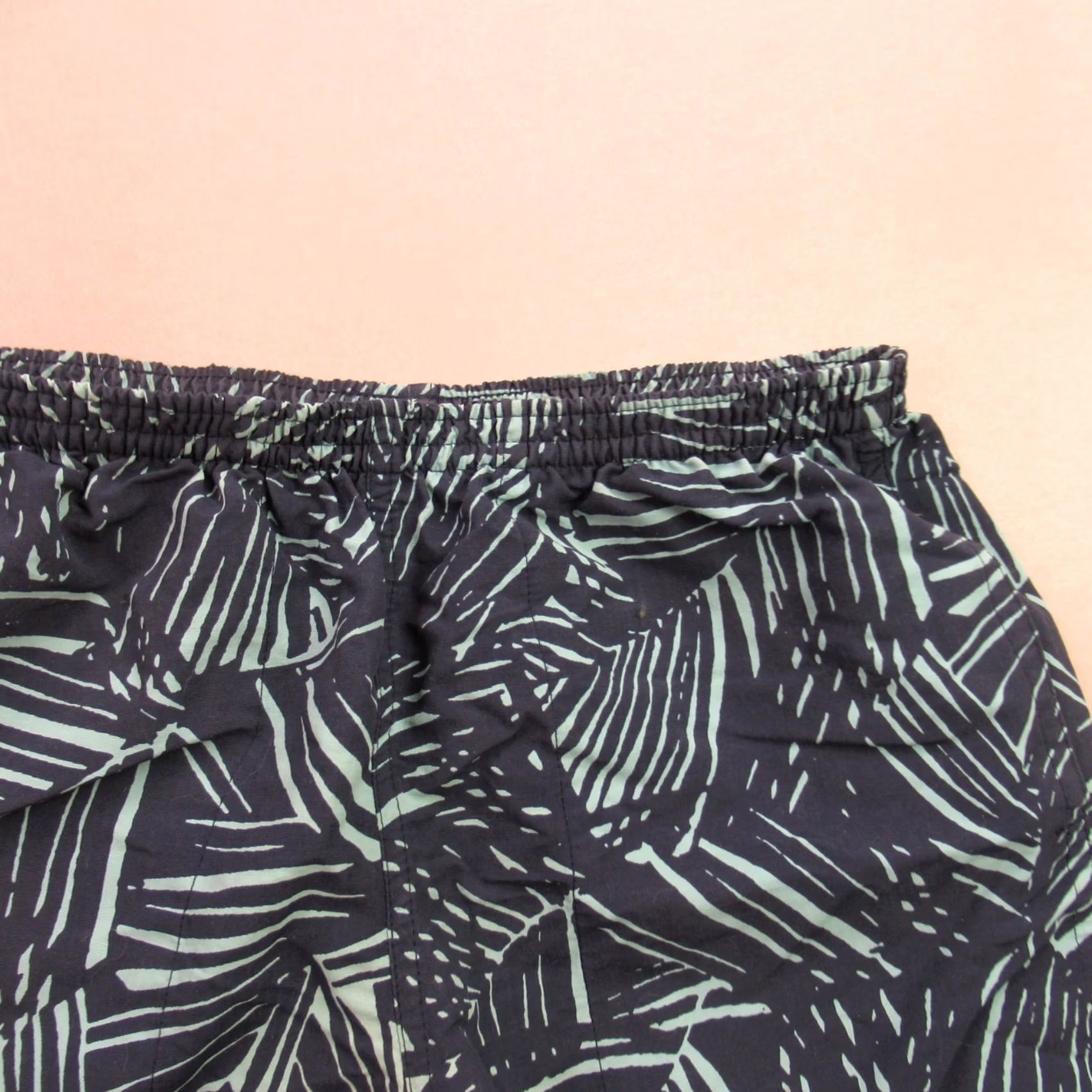 Patagonia Patagonia Shorts Small Floral Outdoor Lightweight Workout Activewear Mens Size US 26 / EU 42 - 2 Thumbnail