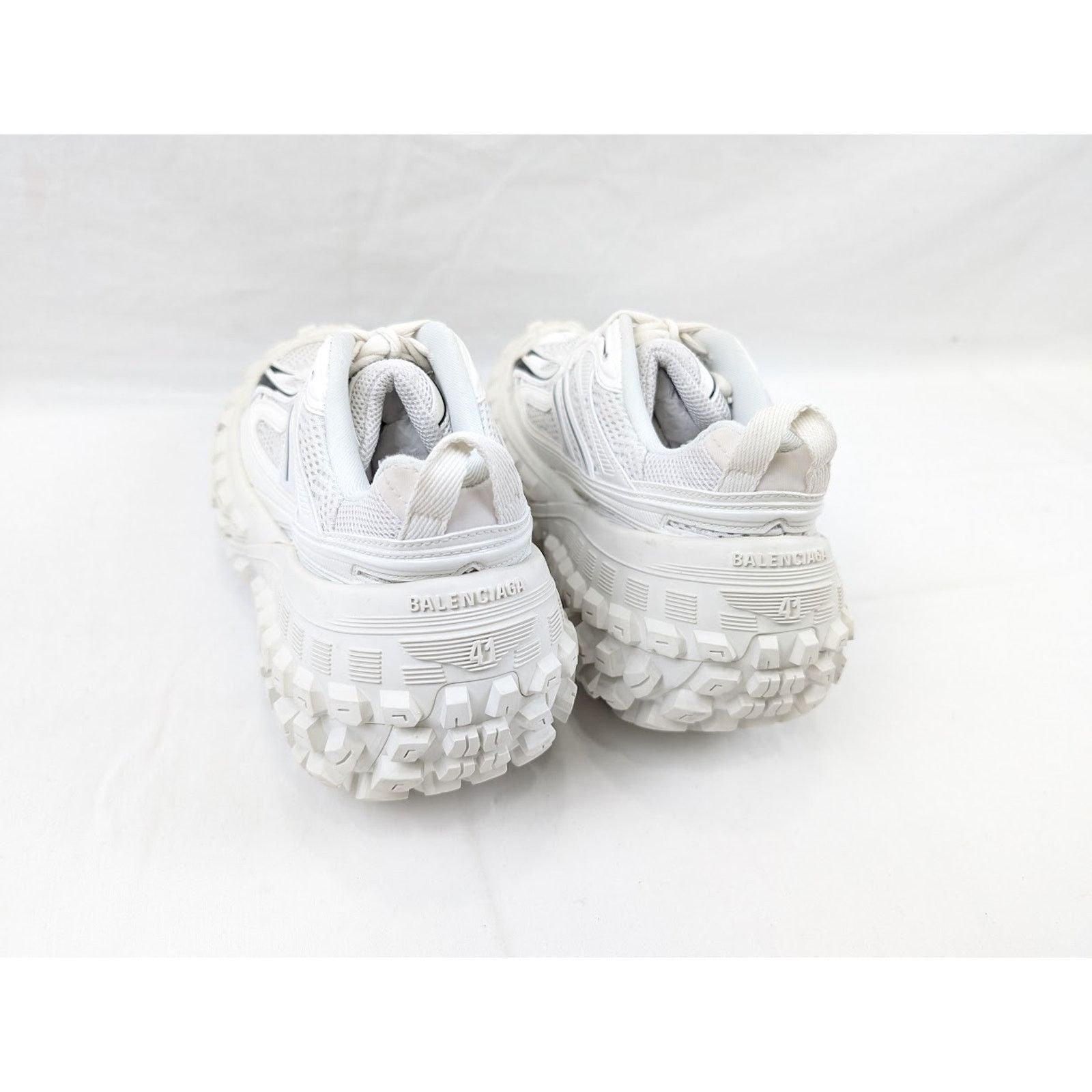 Balenciaga o1rshd1 Contrast Defender Bouncer in Eggshell/Black 46 Size US 13 / EU 46 - 19 Thumbnail