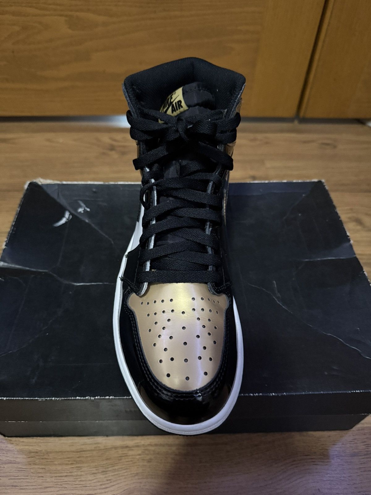 Jordan Brand Air Jordan 1 “Gold toe” Size Size 9.5M Size US 9.5 / EU 42-43 - 7 Thumbnail