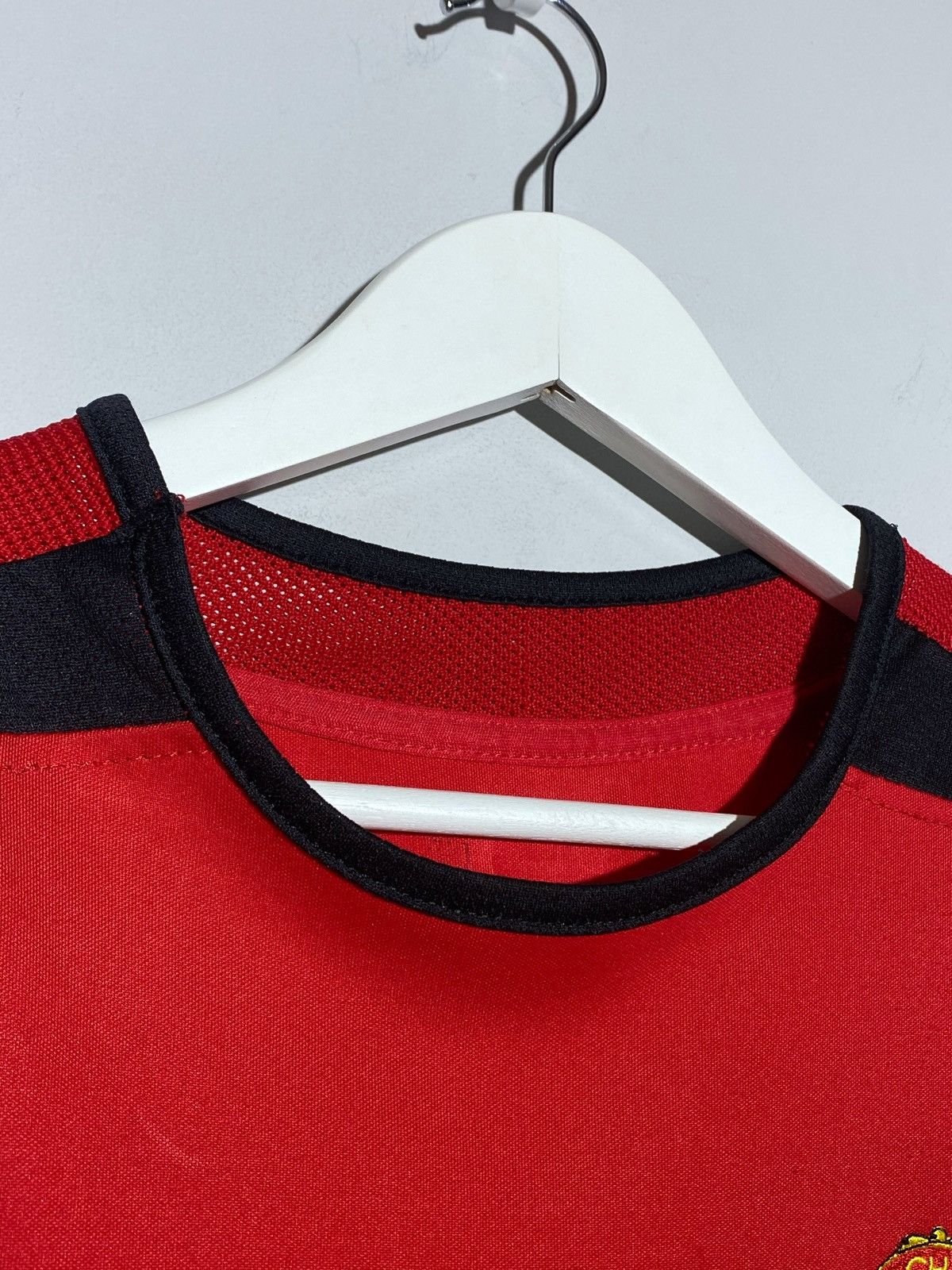 Nike Vntg Nike Manchester United Vodafone Retro Hype Jersey Size US M / EU 48-50 / 2 - 9 Thumbnail