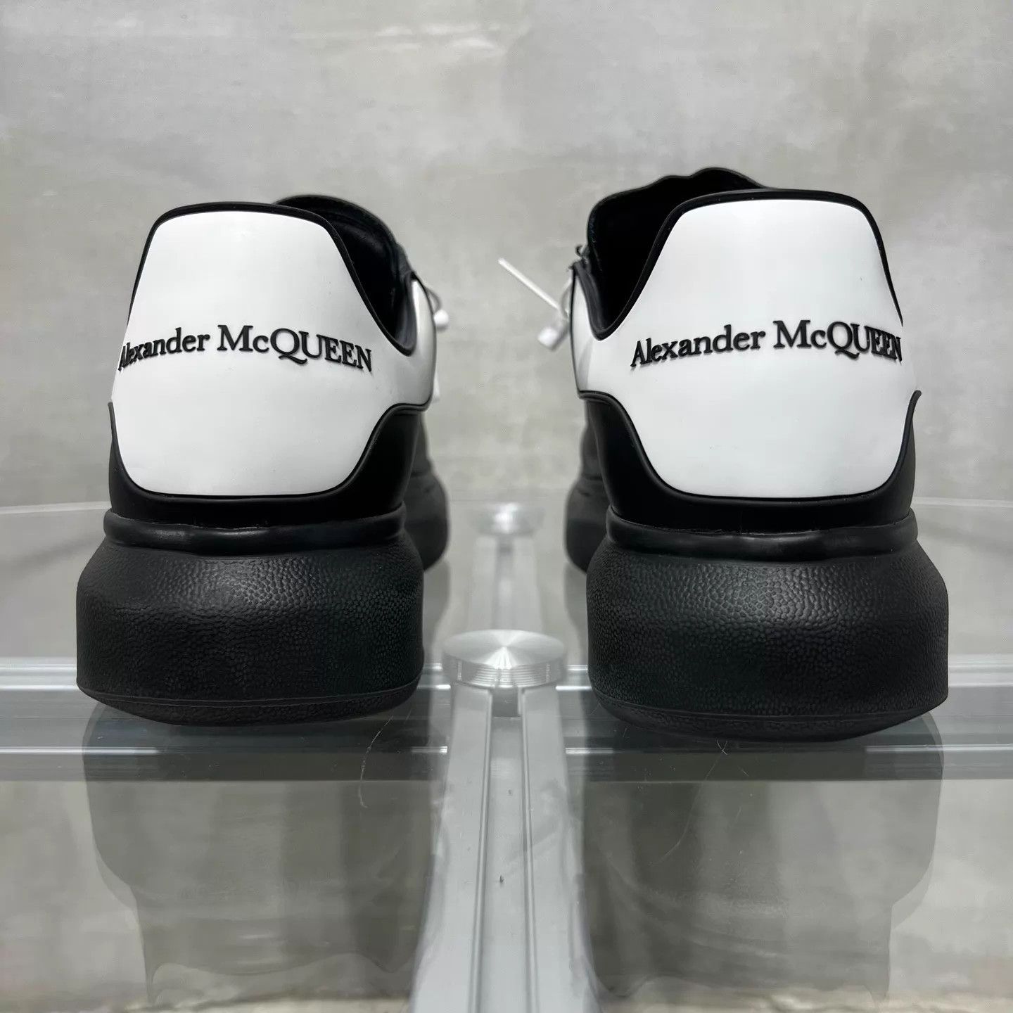 Alexander McQueen Alexander McQueen Black & White Sneakers Size 41 Size US 8 / EU 41 - 6 Thumbnail