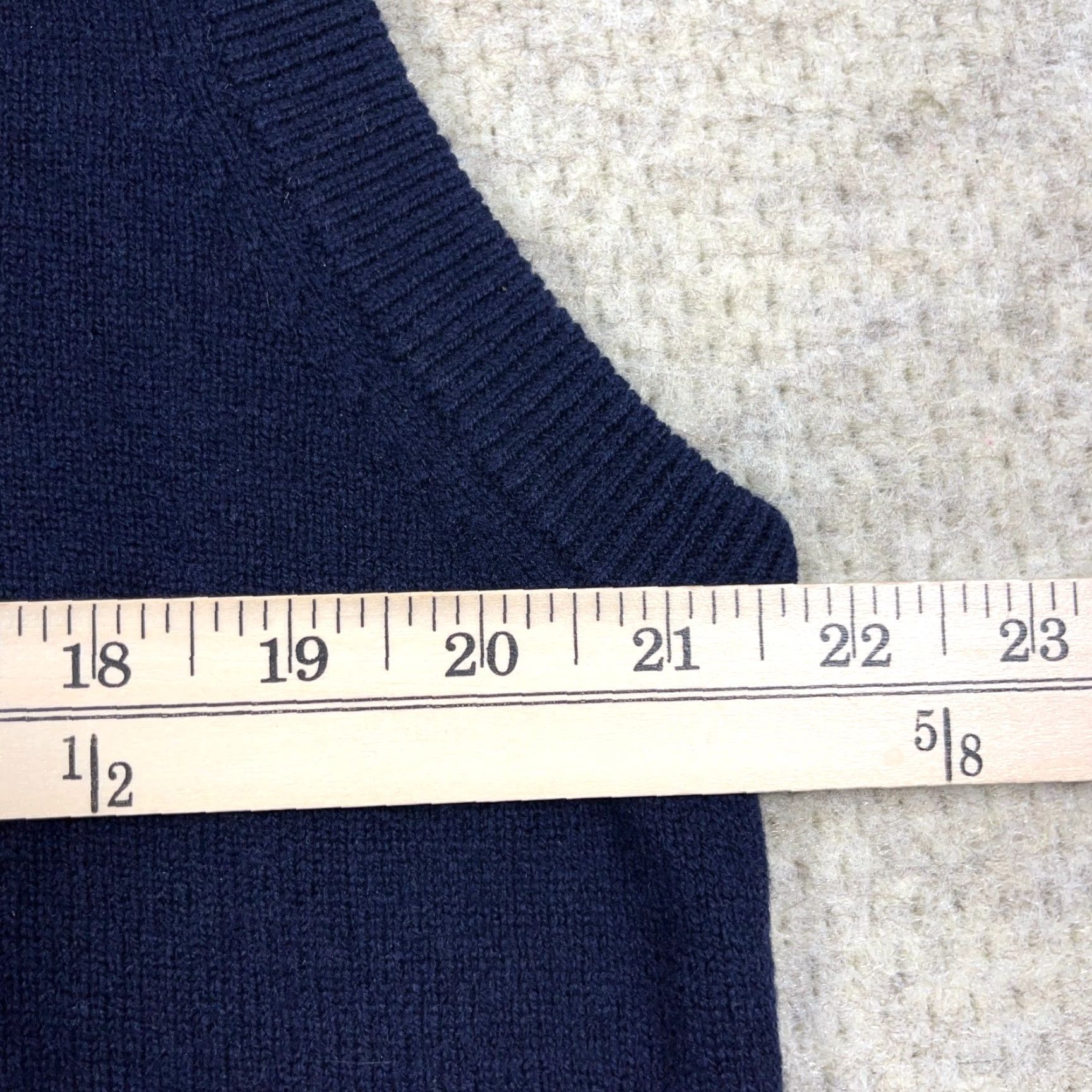 Vintage LL Bean Sweater Vest Men Large Navy Blue Wool V Neck Diamond Size US L / EU 52-54 / 3 - 7 Thumbnail