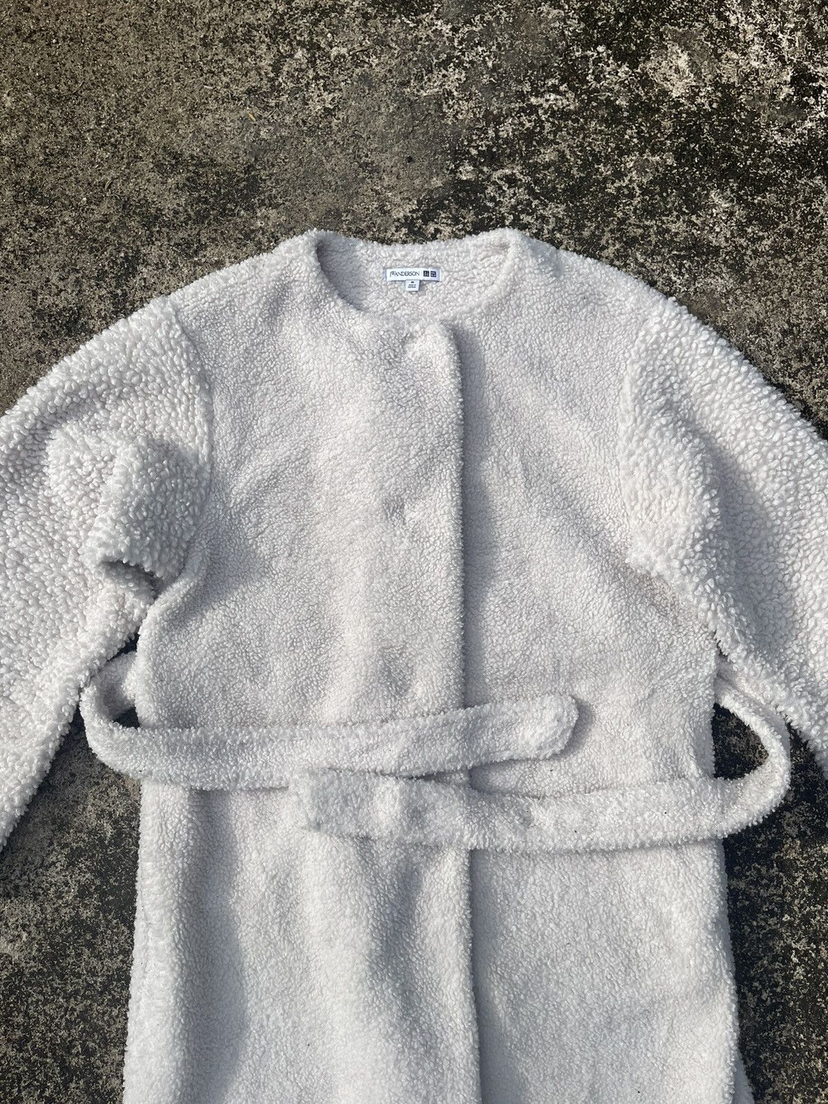 JW Anderson × Uniqlo JW Anderson x Uniqlo White Fleece Belted Coat M Size US M / EU 48-50 / 2 - 2 Thumbnail