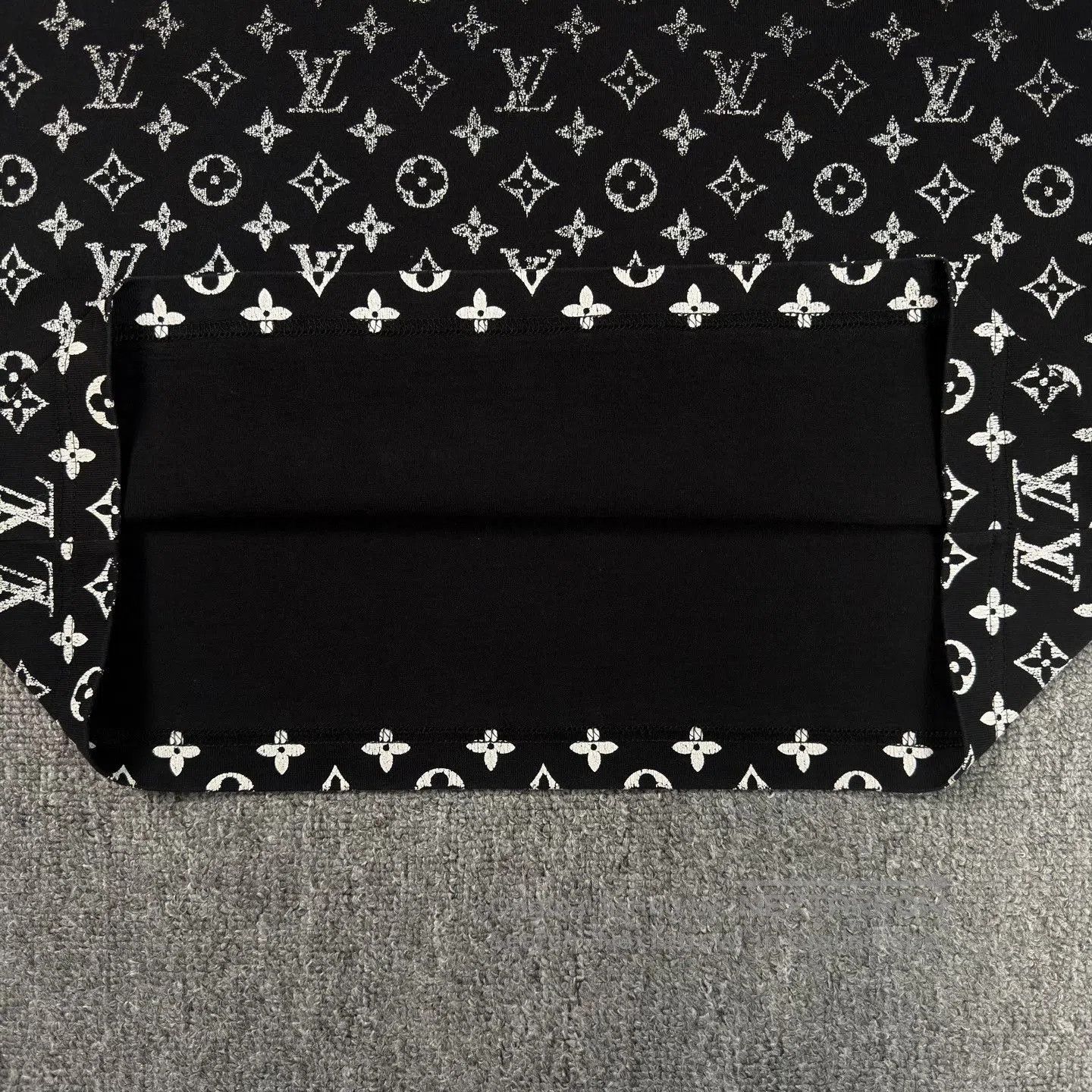 Louis Vuitton LV Monogram Gradient Black White Tee. Size XS / US 0-2 / IT 36-38 - 7 Thumbnail