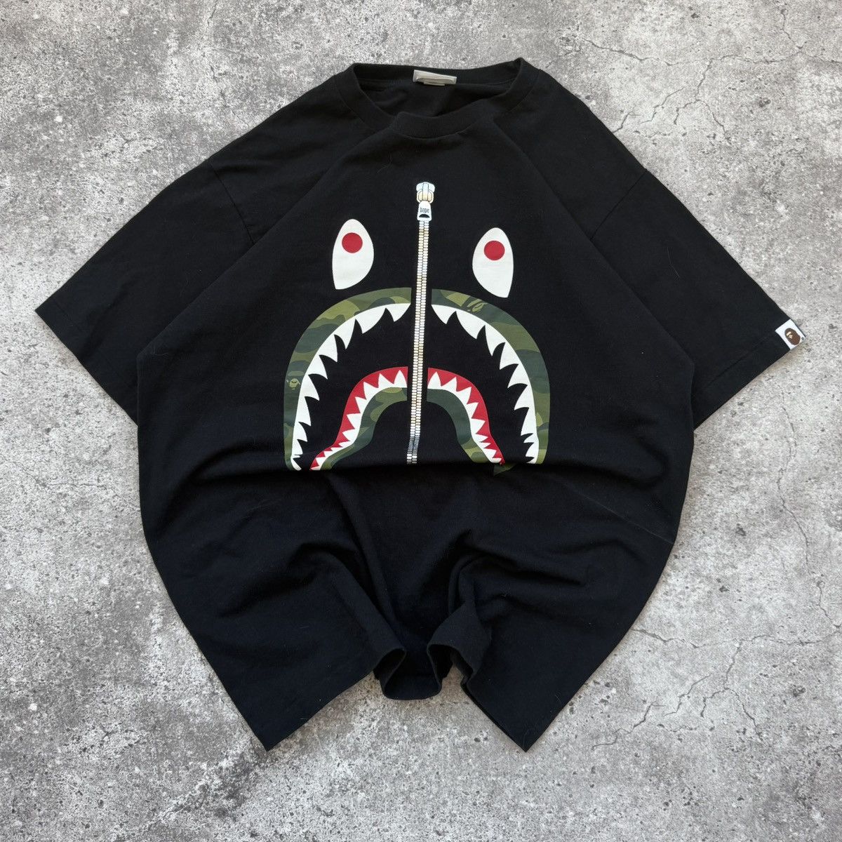 Bape Bape shark camo tee Size US L / EU 52-54 / 3 - 1 Thumbnail