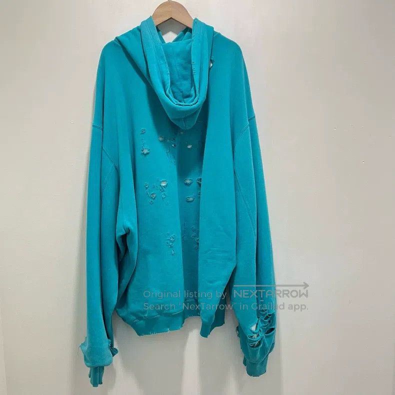 Balenciaga Balenciaga Lake Blue Printed Logo Ripped White Base Hooded Size US XS / EU 42 / 0 - 3 Thumbnail