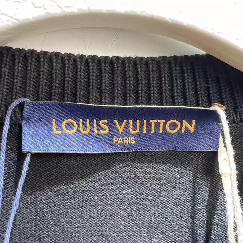 Louis Vuitton Louis Vuitton 24 New Pin Embroidered Logo Short Sleeve Size US S / EU 44-46 / 1 - 4 Thumbnail
