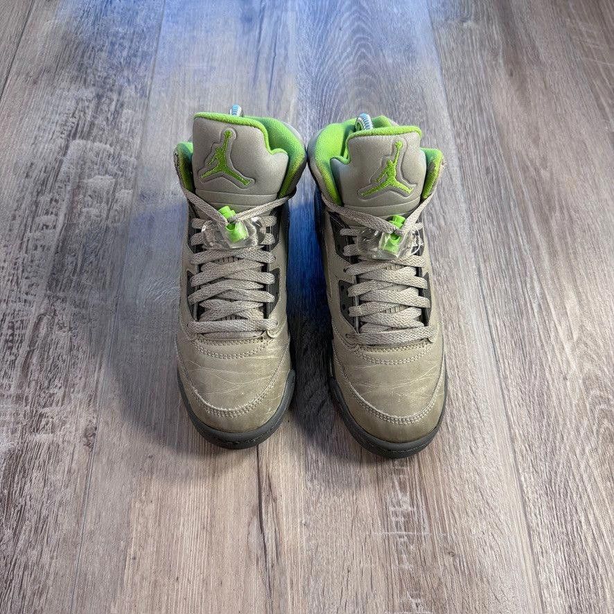 Nike NIKE • JORDAN 5 GS Retro "2022 Green Bean" (4.5M) Size US 5 / EU 37 - 11 Thumbnail