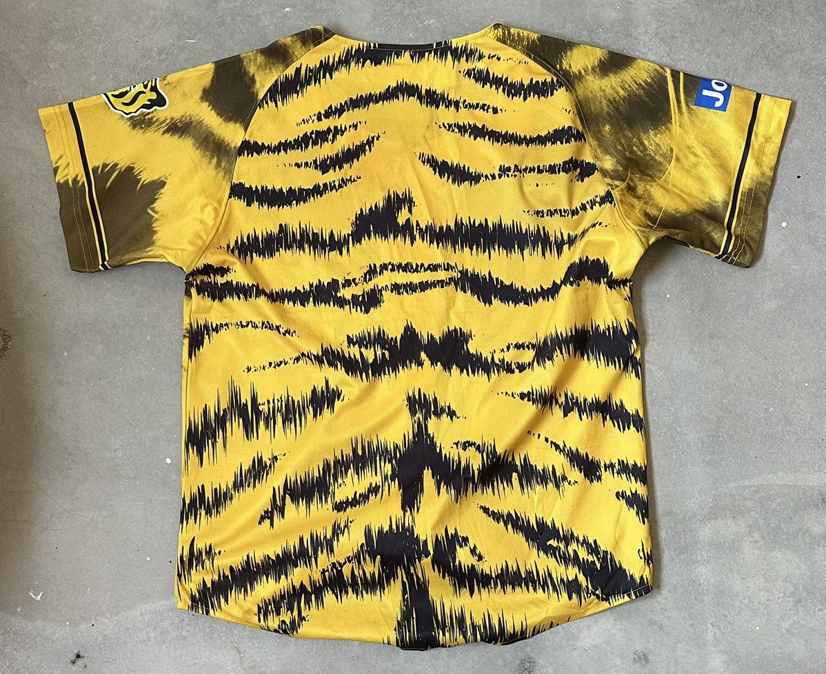 Japanese Brand VINTAGE HANSHIN TIGERS BASEBALL JERSEY Size US M / EU 48-50 / 2 - 7 Thumbnail