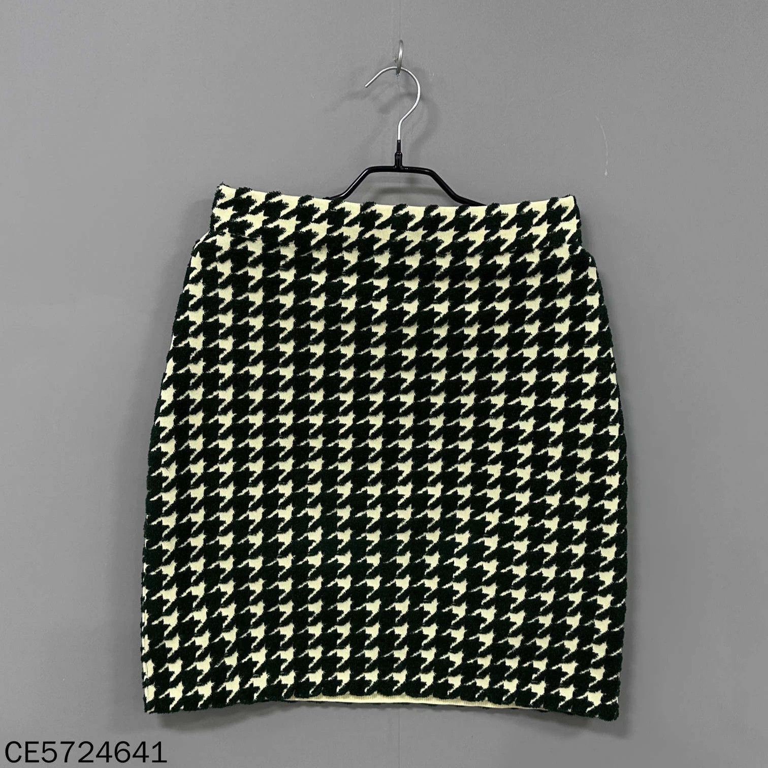 Burberry Burberry Checked Flocked Short Skirt Dark Green M Size 27" / US 4 / IT 40 - 2 Thumbnail