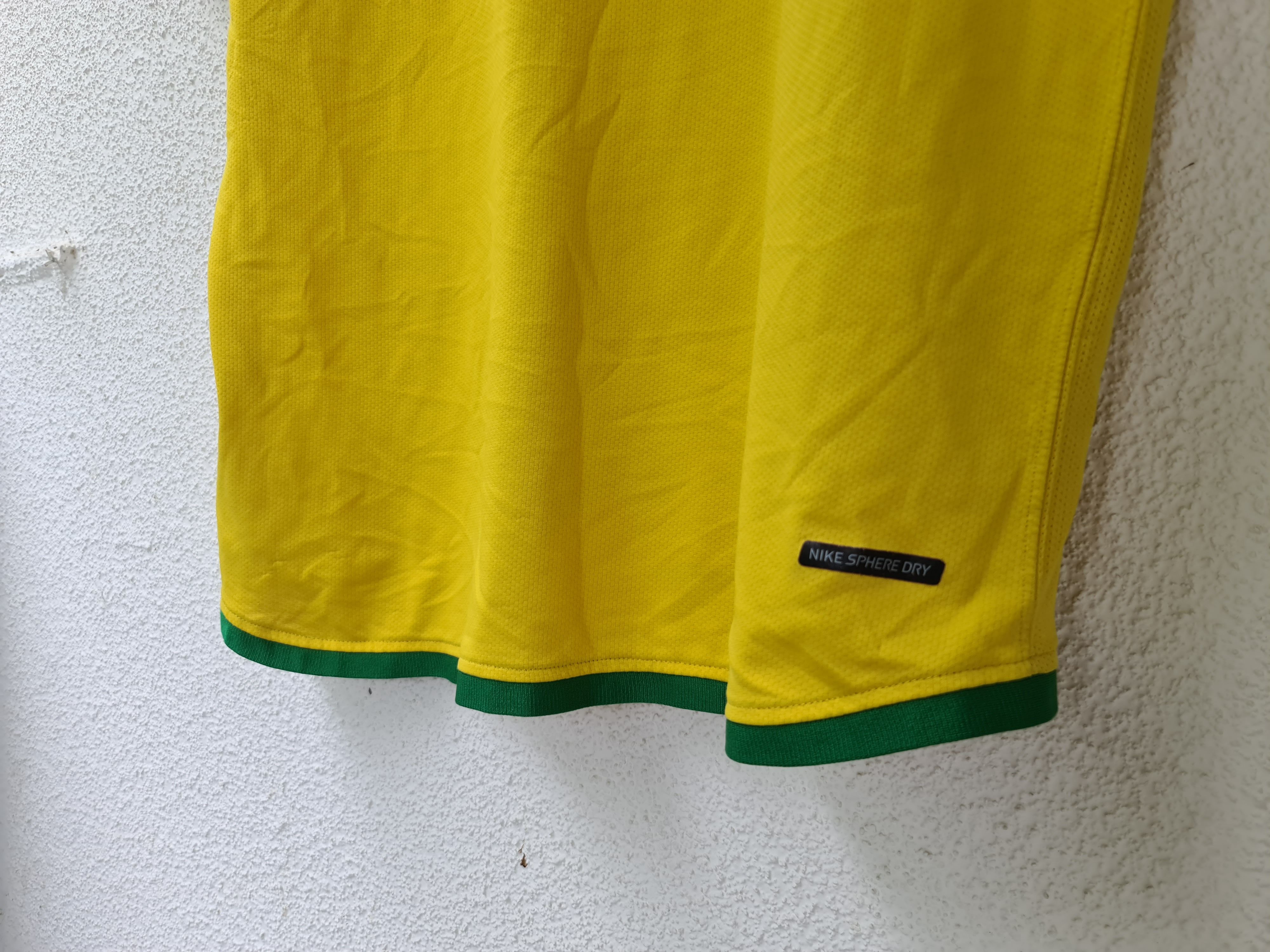 Nike Brazil Home football tshirt 2006 Soccer Nike Soccer Jersey Size US L / EU 52-54 / 3 - 7 Thumbnail