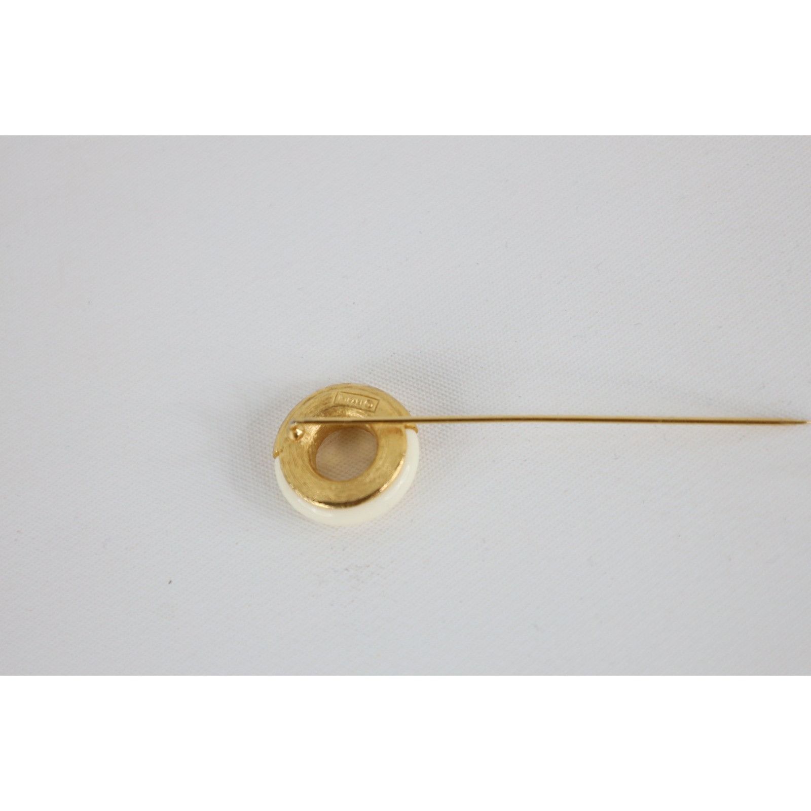 Vintage Vintage Trifari Enamel Gold White Circular Donut Lapel Pin Size ONE SIZE - 4 Thumbnail