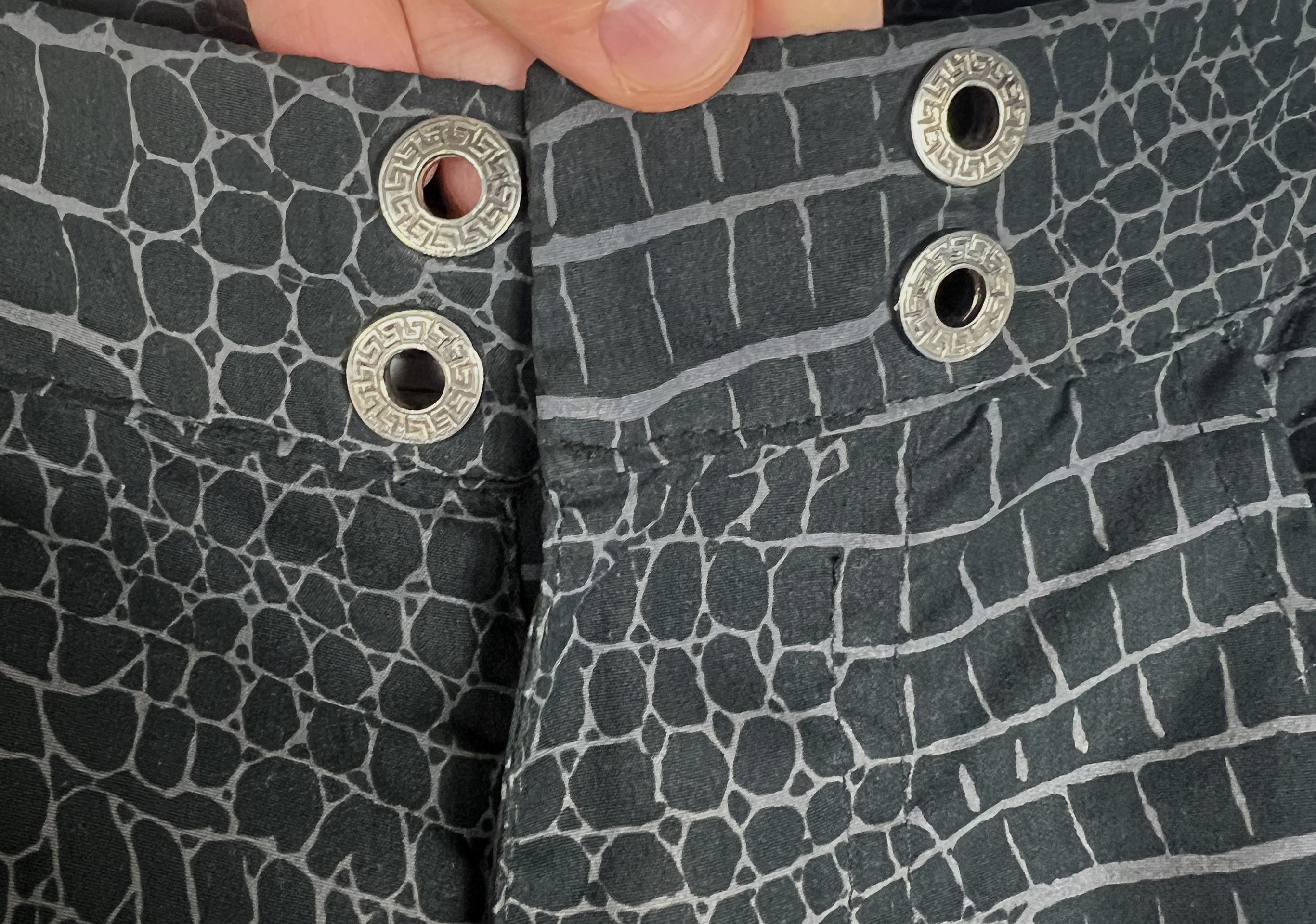 Versace Vinatge Versace Versus Crocodile Skin Swimming Shorts Size US 30 / EU 46 - 3 Thumbnail