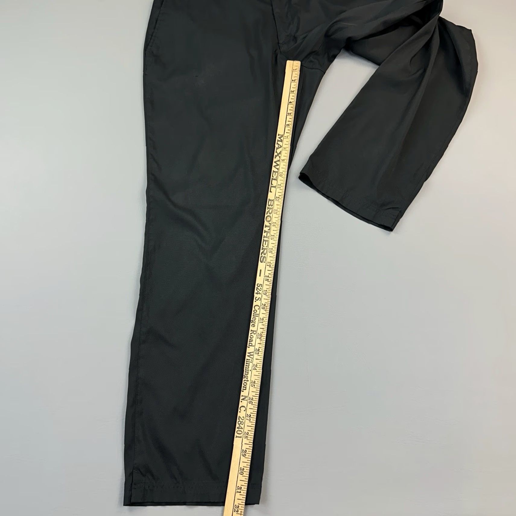 Nike VINTAGE Nike Golf Pants Mens 36x32 Black Dri Fit Flex Flat Front Performance Golf Casual Size US 36 / EU 52 - 2 Thumbnail