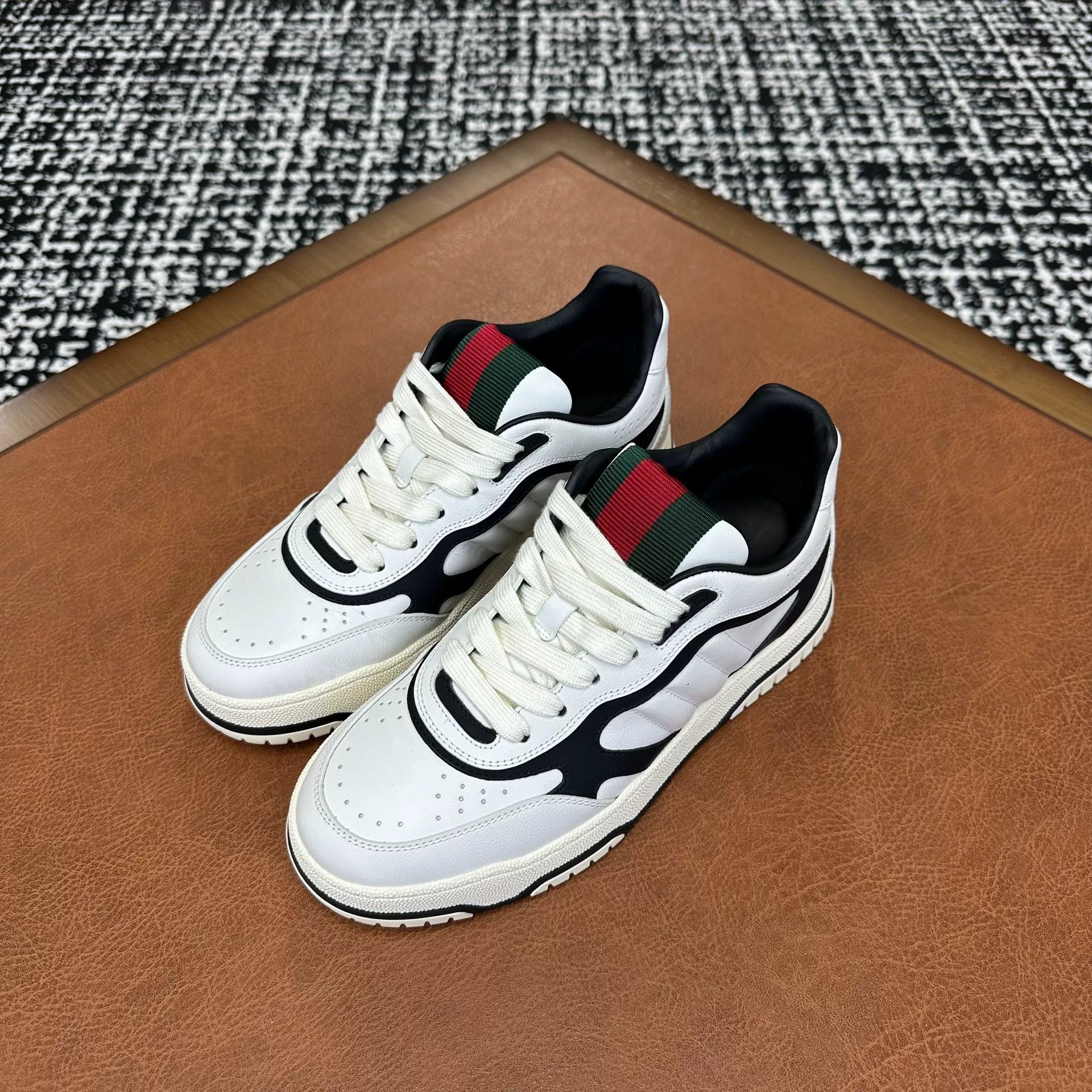 Gucci Gucci Leather Black Lowtop Sneakers it_36 Women Size US 6 / IT 36 - 1 Thumbnail