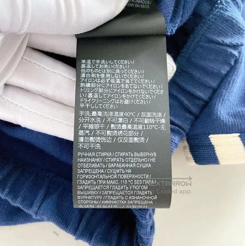 Yves Saint Laurent Saint Laurent Blue Logo Crop T-Shirt . Size XS / US 0-2 / IT 36-38 - 9 Thumbnail