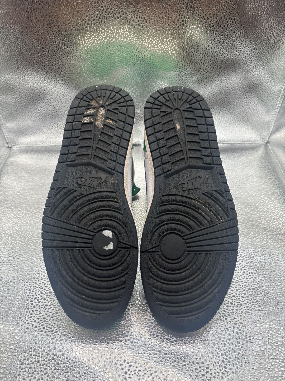 Jordan Brand Air Jordan 1 Lucky Green Size US 9.5 / IT 39.5 - 3 Thumbnail