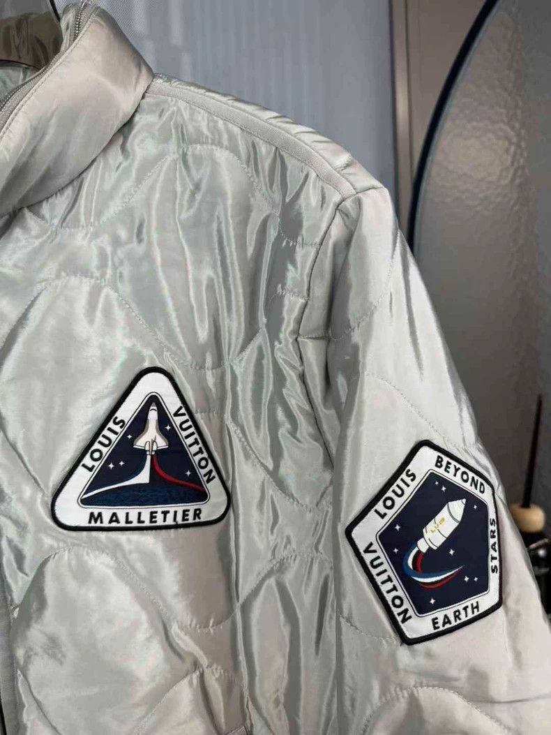 Louis Vuitton Louis Vuitton Silver astronaut cotton jacket Size US M / EU 48-50 / 2 - 3 Thumbnail