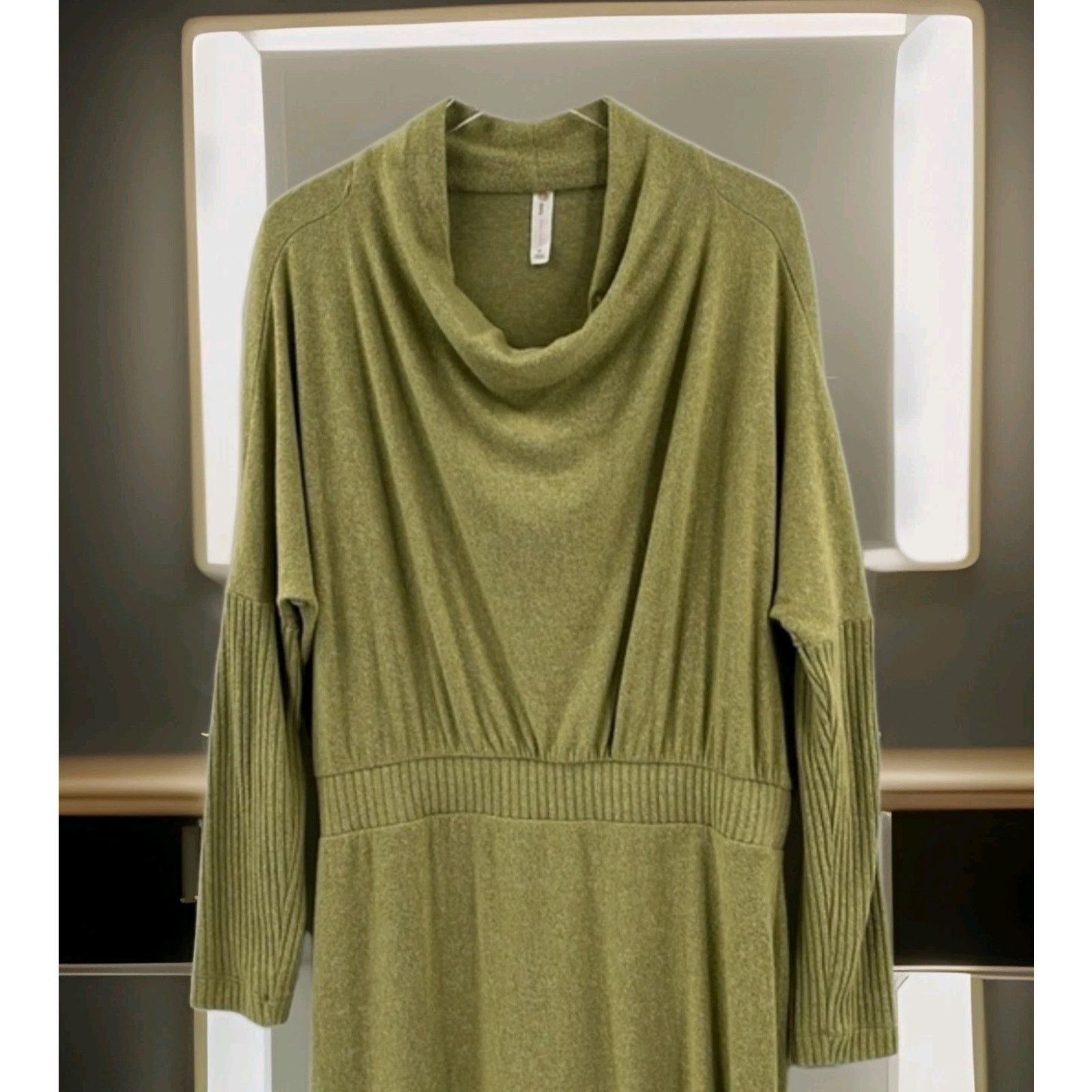 Anthropologie Anthropologie Daily Practice Arabella Drapey Cowl Neck Moss Size L / US 10 / IT 46 - 6 Thumbnail