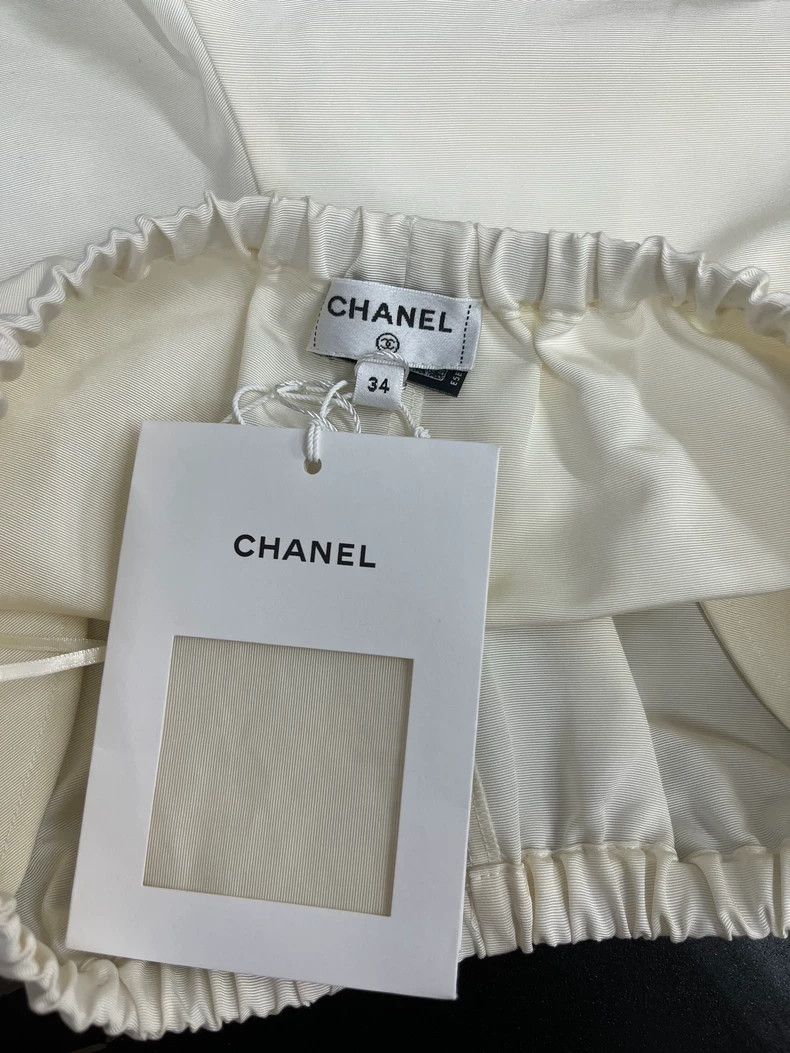 Chanel Chanel 23S white lace shorts Size 42" / US 20 - 4 Thumbnail