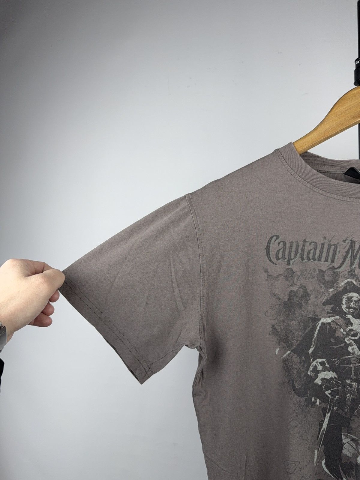 Vintage Vintage 2011 Captain Morgan Promo 00s Graphic T-Shirt Size US M / EU 48-50 / 2 - 4 Thumbnail