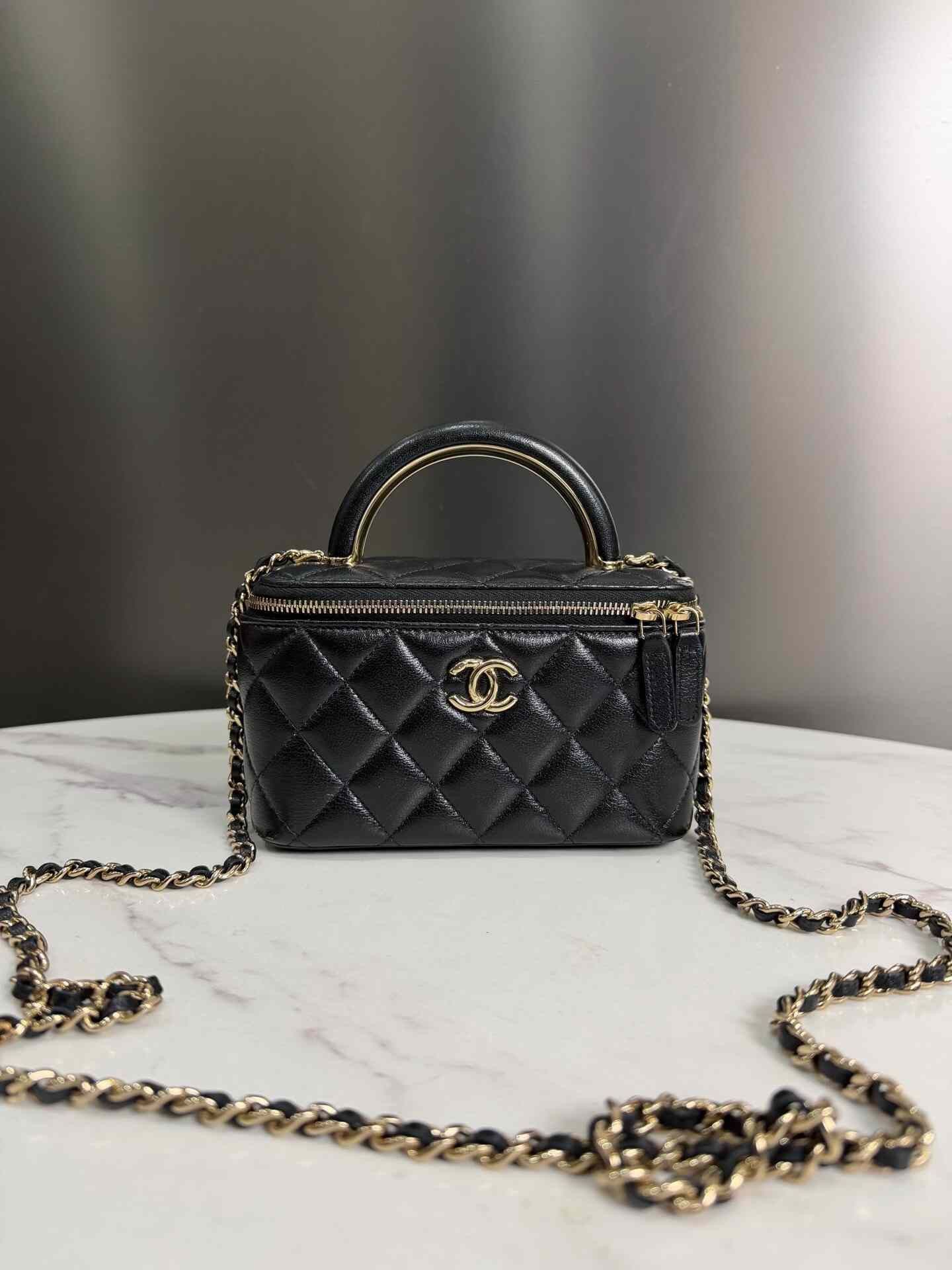 Chanel Pre-loved Bag Very good condition Size ONE SIZE - 1 Thumbnail