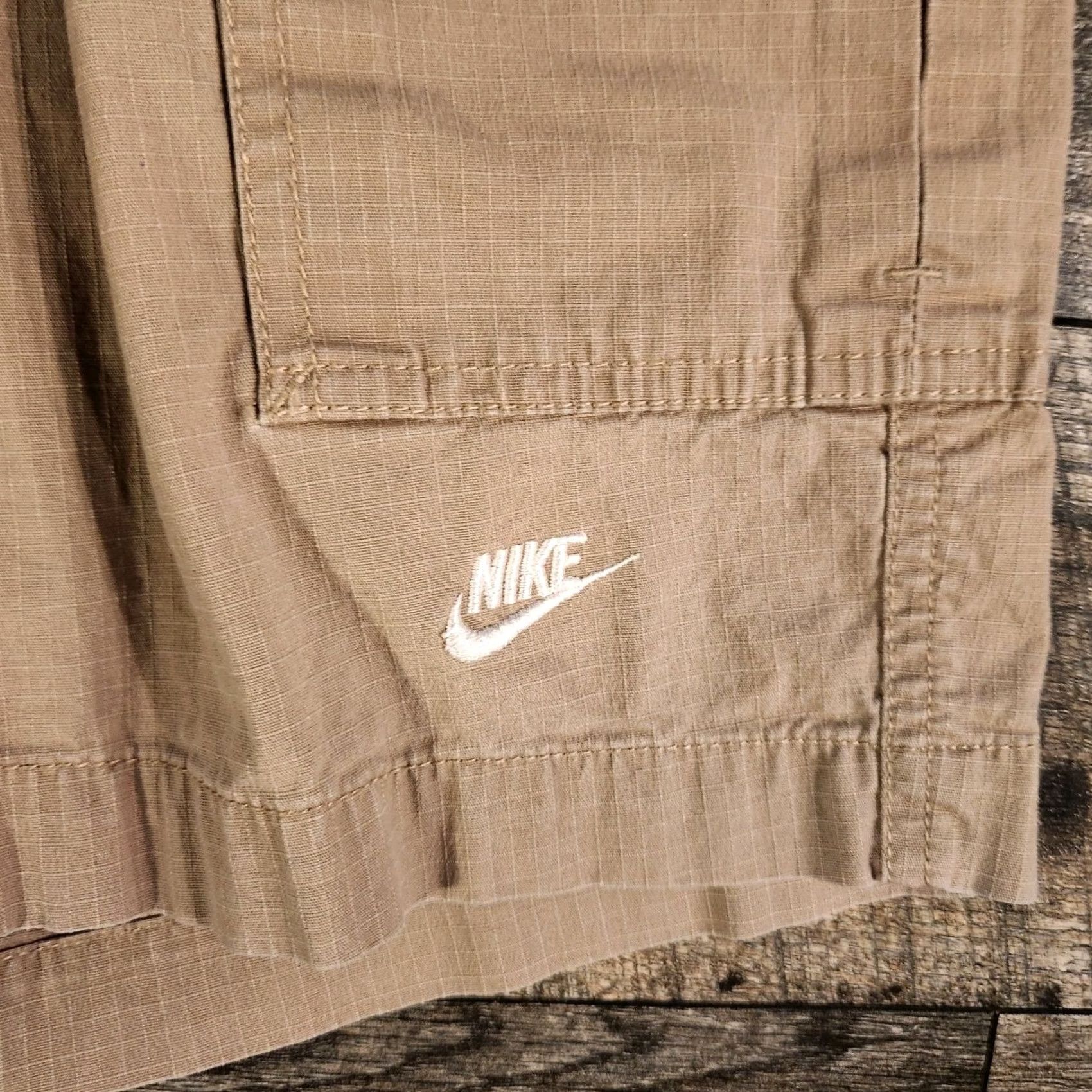 Nike VINTAGE Nike Cargo Shorts Mens Large Khaki Outdoors Fishing Ripstop Y2K Hiking Cargo Pocket Men Size L Beige Cotton Canvas Logo Size US 33 - 3 Thumbnail