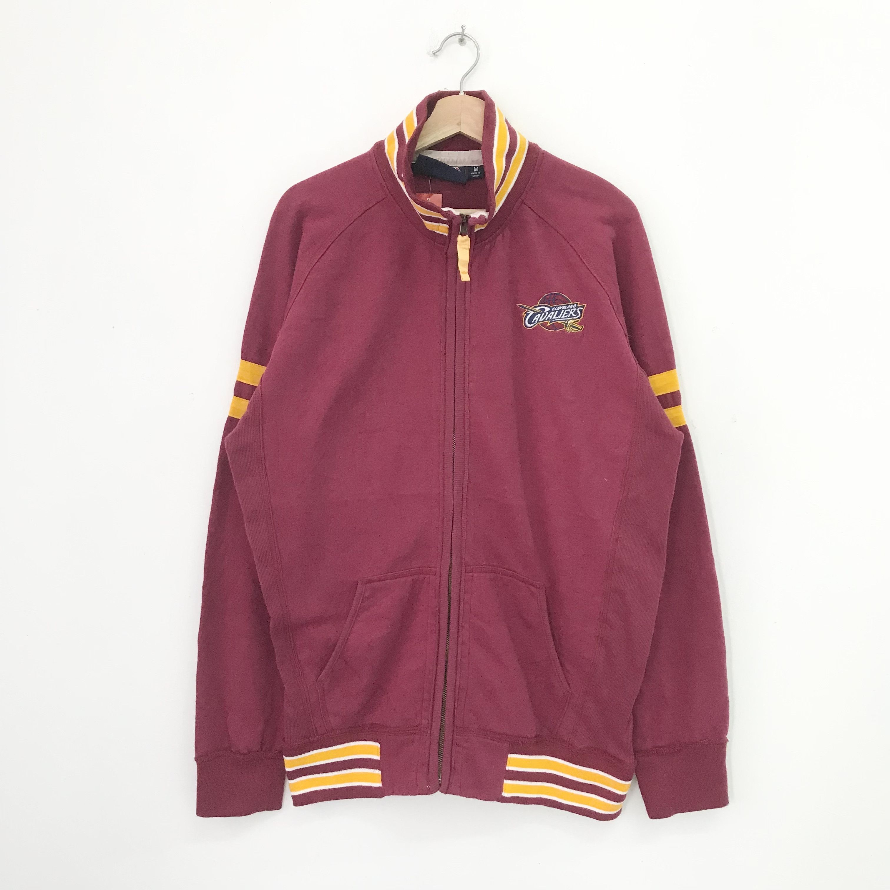 Vintage Vintage Y2K Cleveland Cavaliers Red Sweater - 538 Size US M / EU 48-50 / 2 - 1 Thumbnail