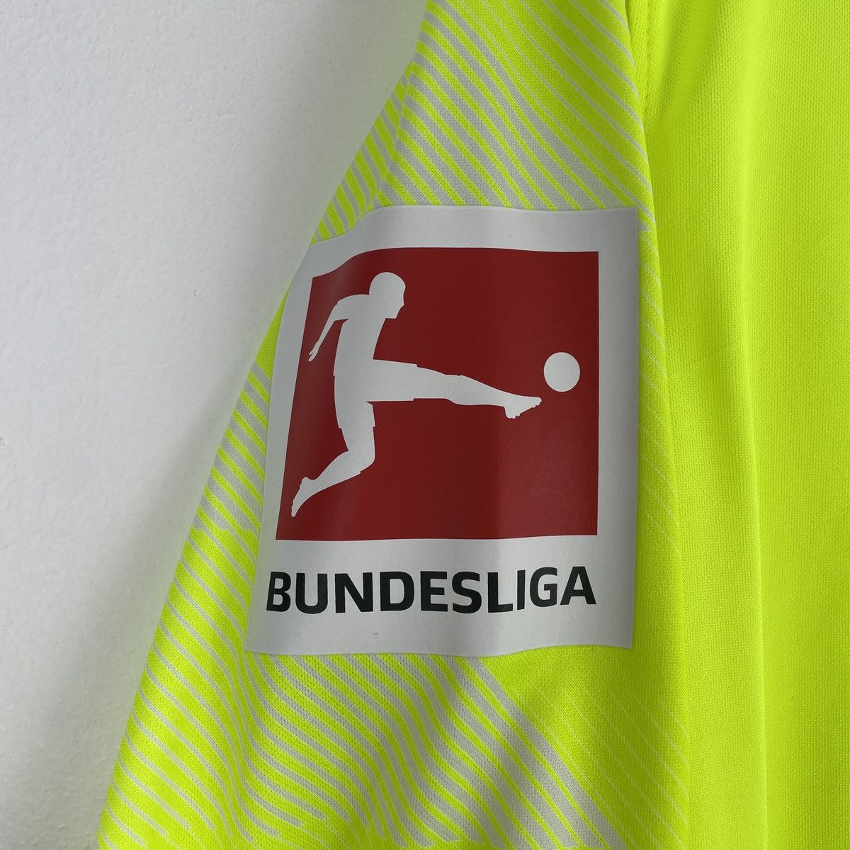 Nike SC Freiburg Goalkeeper Jersey Nike Shirt Neon GK 2021/2022 Size US L / EU 52-54 / 3 - 4 Thumbnail