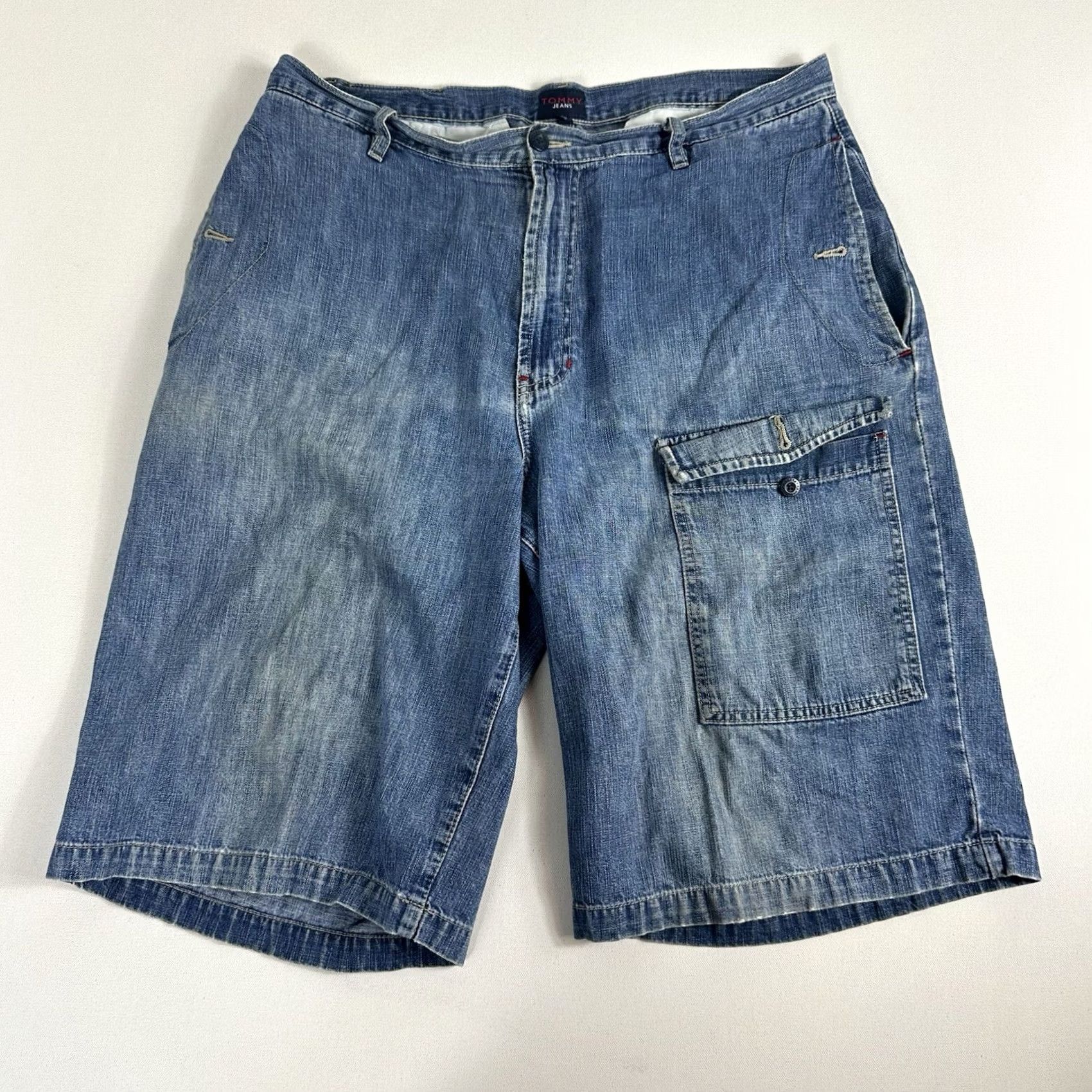 Tommy Hilfiger VINTAGE Tommy Hilfiger Baggy Denim Cargo Jorts/Shorts 36 Blue Grungy Mens Casual Cargo Pocket 90s Hip Hop Grunge Shirt? Size US 36 / EU 52 - 2 Thumbnail