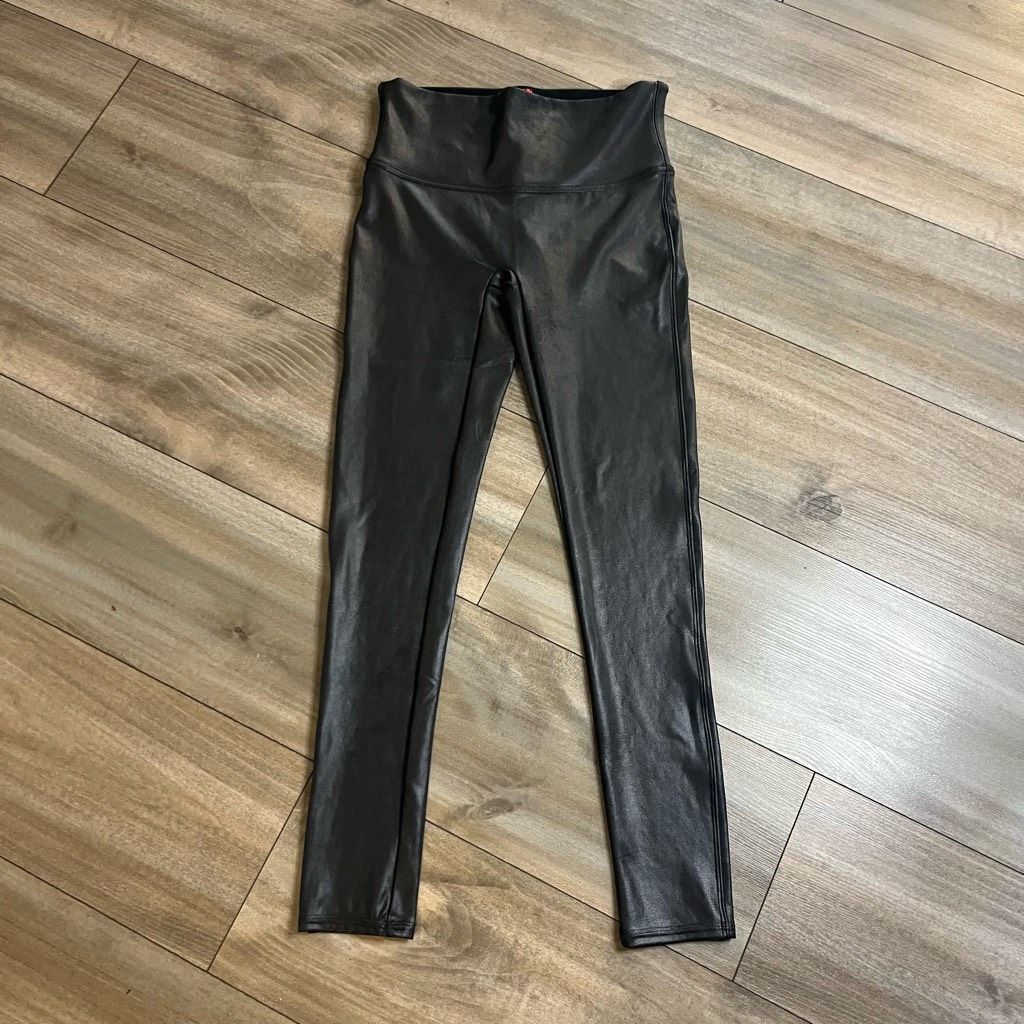 Spanx Spanx Faux Leather Black Leggings Women Medium Bin L-56 Size 28" / US 6 / IT 42 - 2 Thumbnail