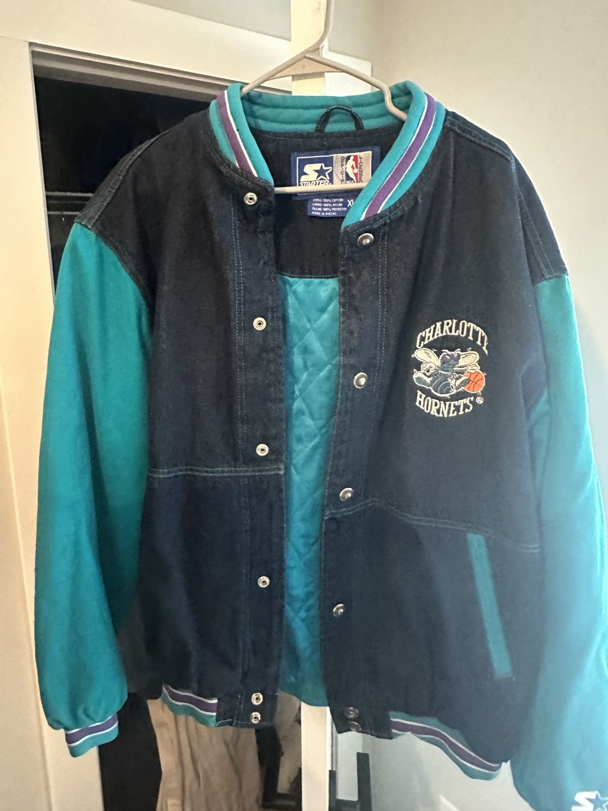 Vintage Charlotte Hornets Embroidered Denim Jacket Size US XL / EU 56 / 4 - 1 Thumbnail