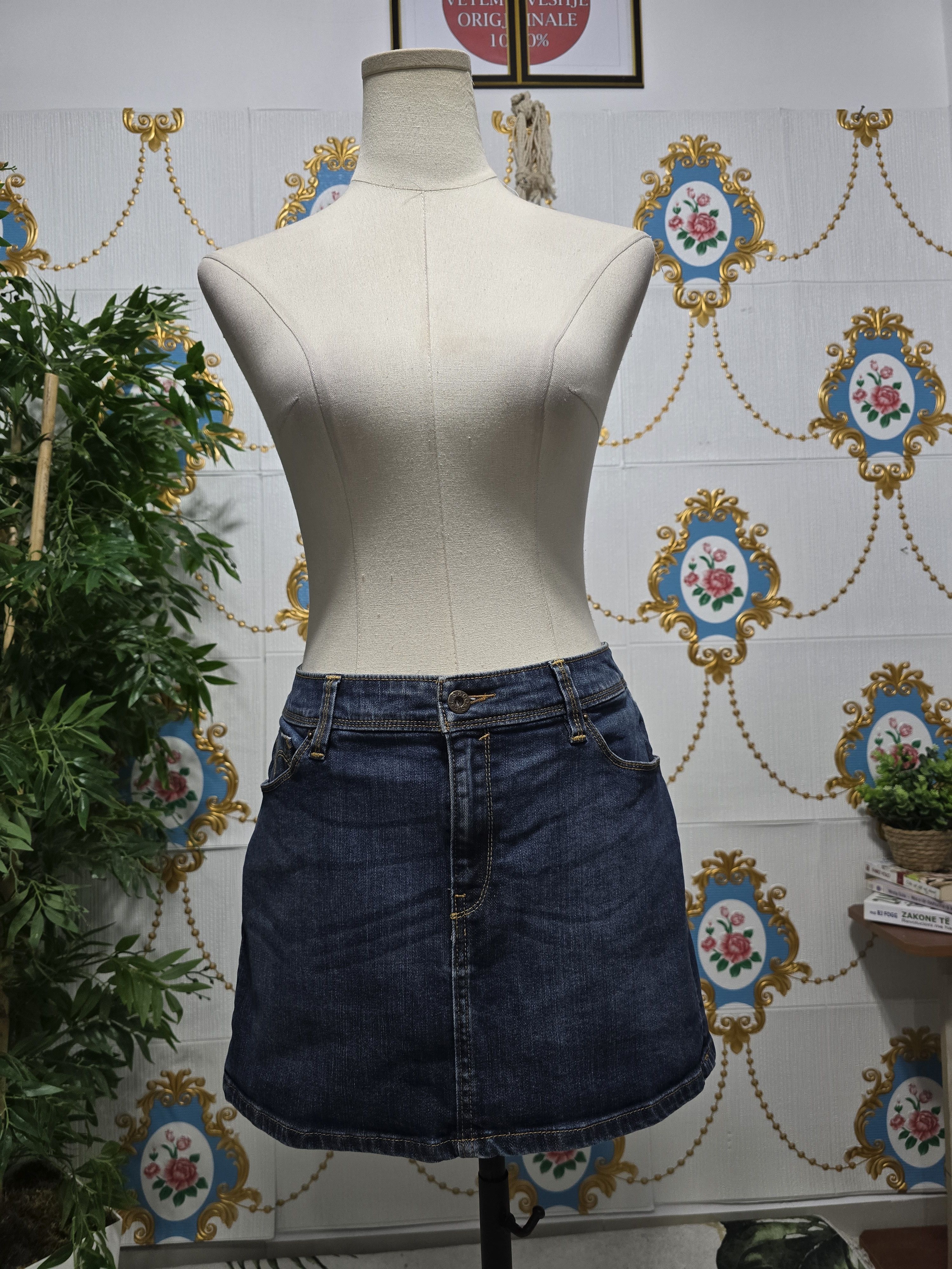 Levi's LEVI'S VINTAGE, blue denim mini skirt ,WOMEN'S large Size 34" / US 12 / IT 48 - 1 Thumbnail